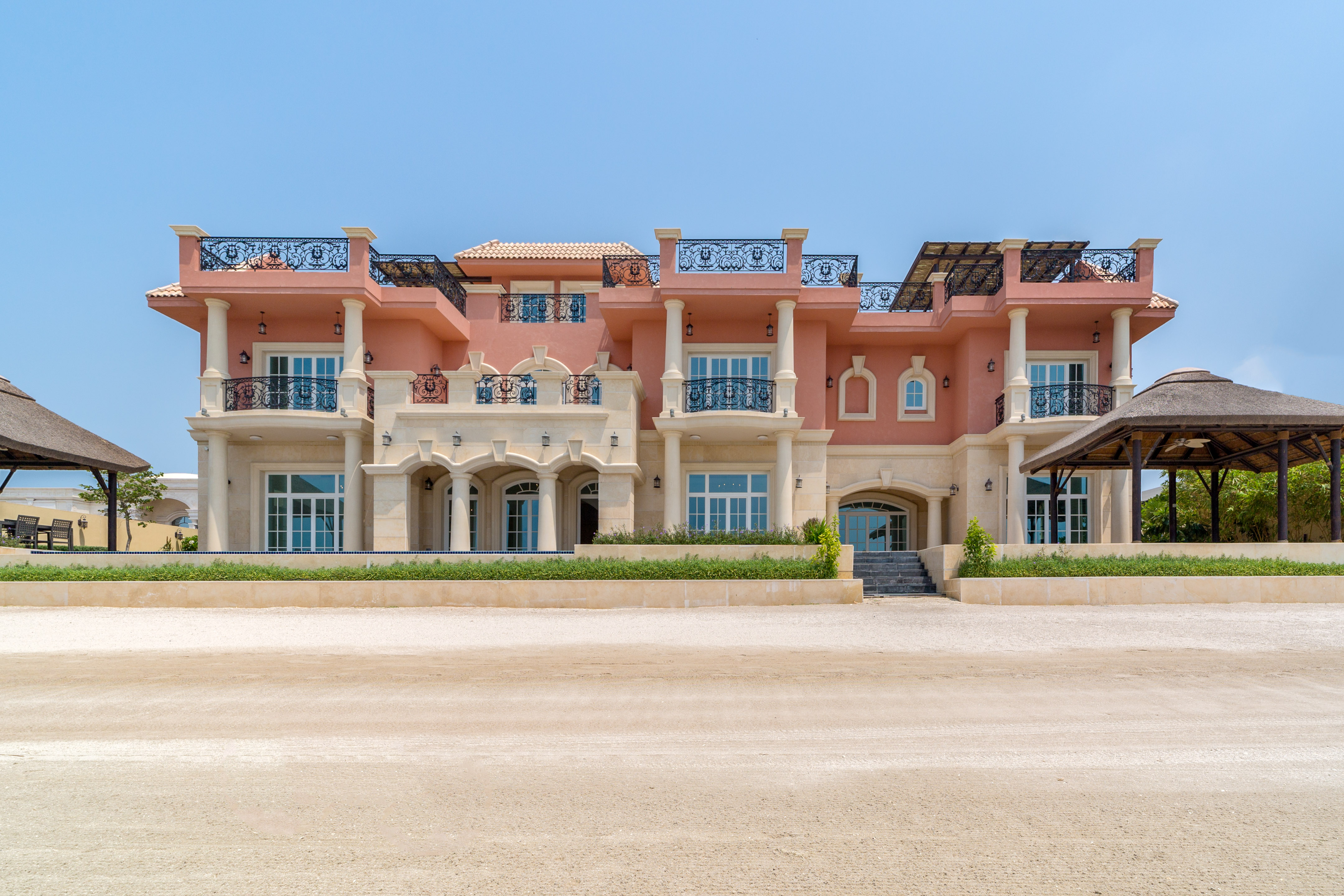 Property Tour: Eight-Bedroom Palm Jumeirah Villa