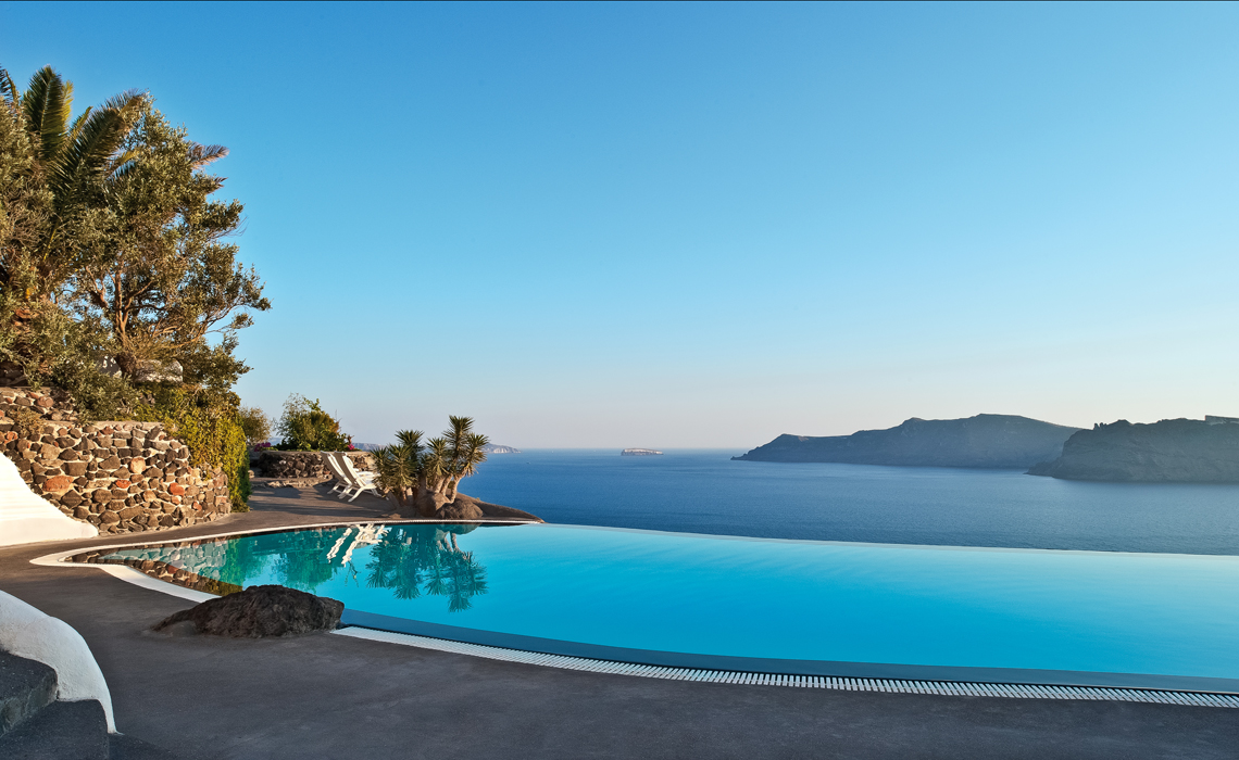 8 Best Infinity Pools in The World - Rooftop Pools with Amazing Views
