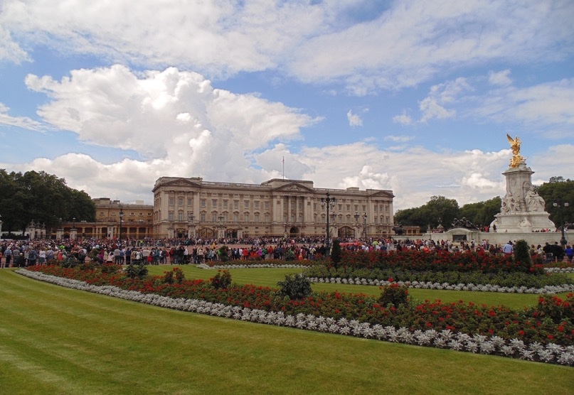Explore the Majesty of Buckingham Palace
