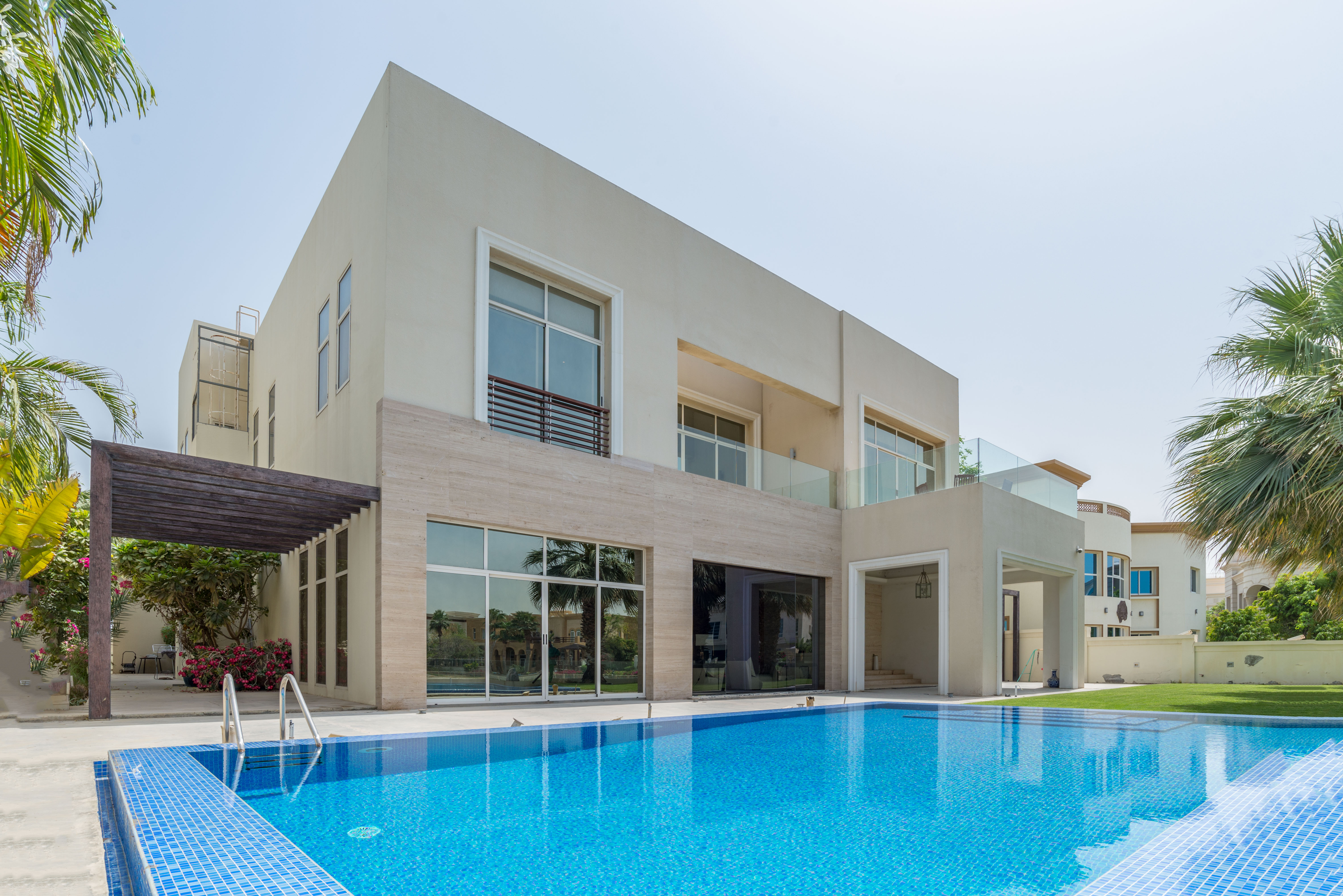 Property Tour: Superb Emirates Hills Villa