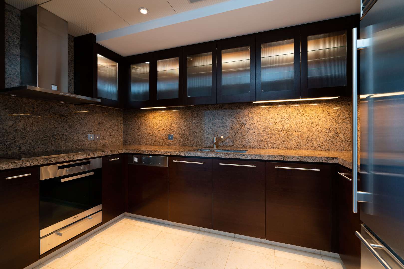 Modern kitchen in 1-bedroom apartment, Burj Khalifa, Downtown Dubai, granite countertops, sleek cabinets