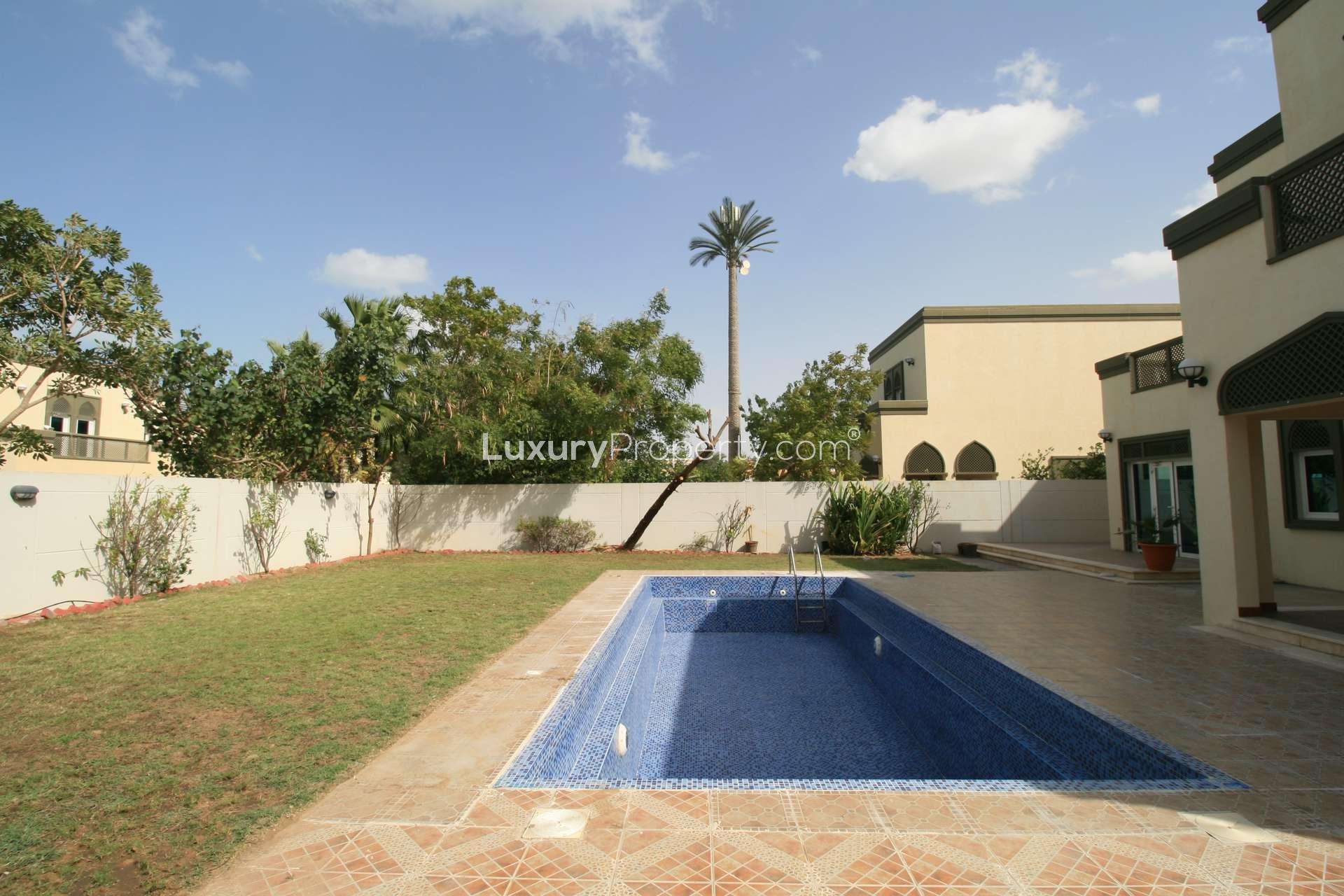 Luxurious living room in 5-bedroom villa, Jumeirah Park, featuring modern decor and cozy seating