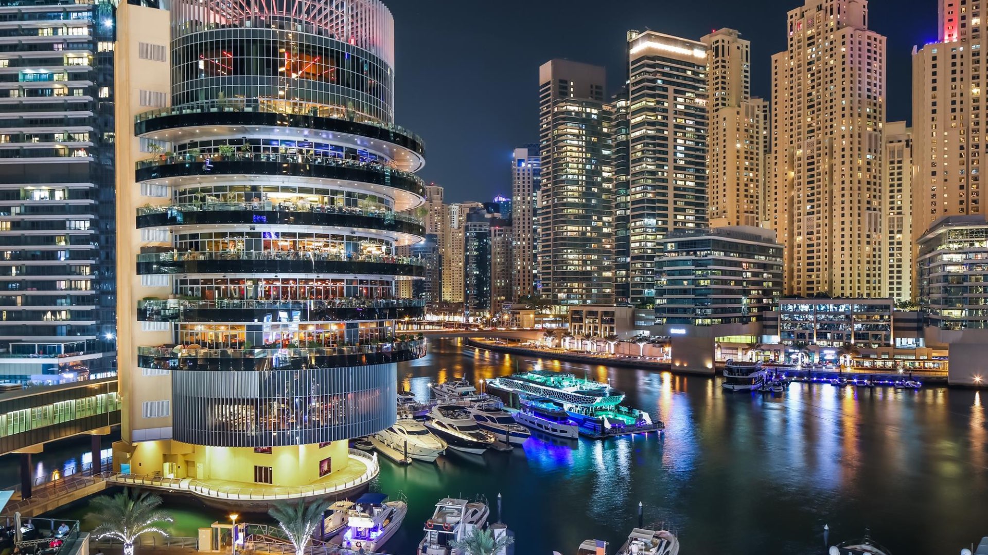 Modern kitchen and dining area in Dubai Marina studio apartment for sale