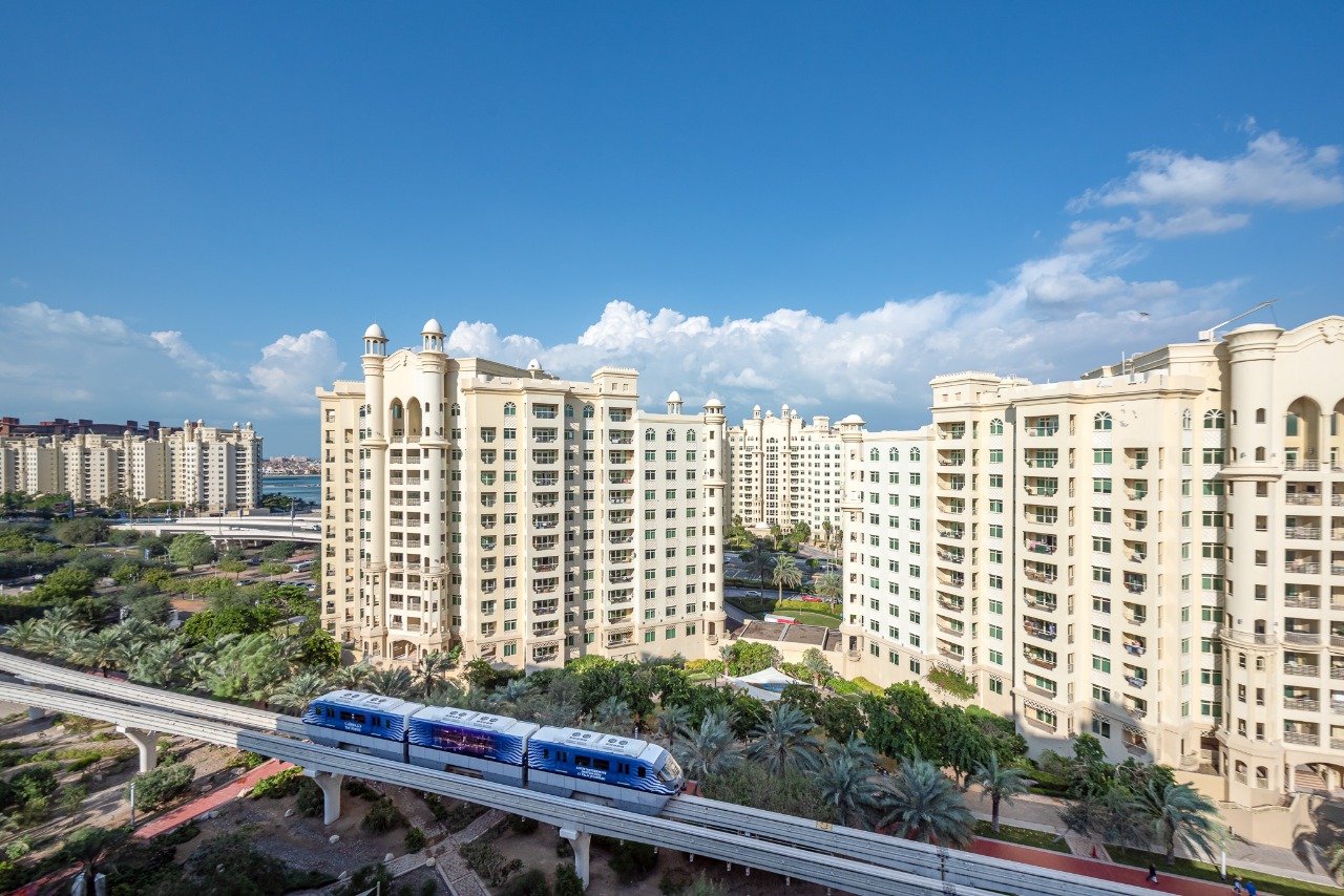 Bathroom in well-maintained 3-bedroom apartment, Golden Mile, Palm Jumeirah for sale