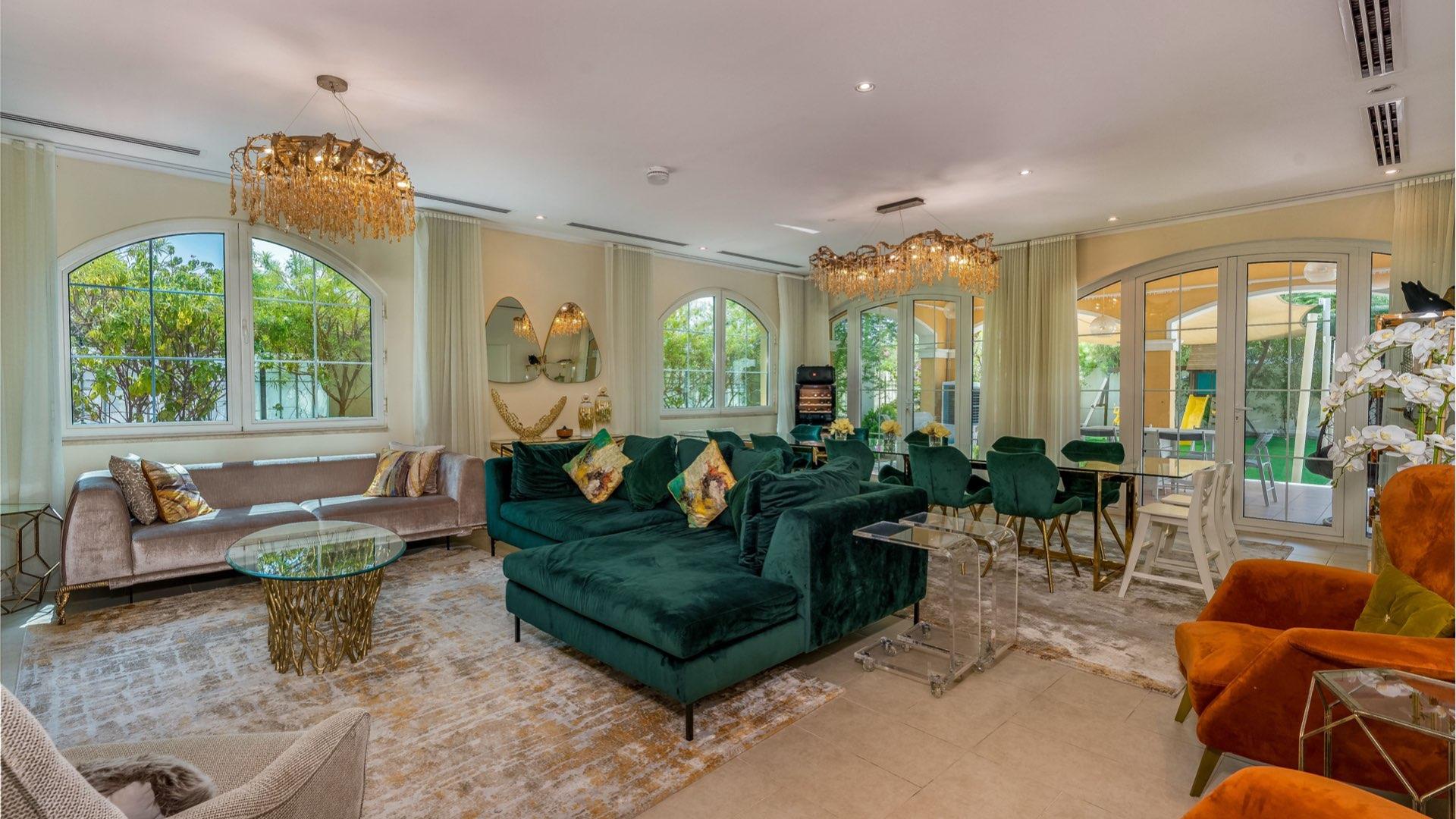 Stunning 5-bedroom Legacy Villa exterior in Jumeirah Park community, available for rent