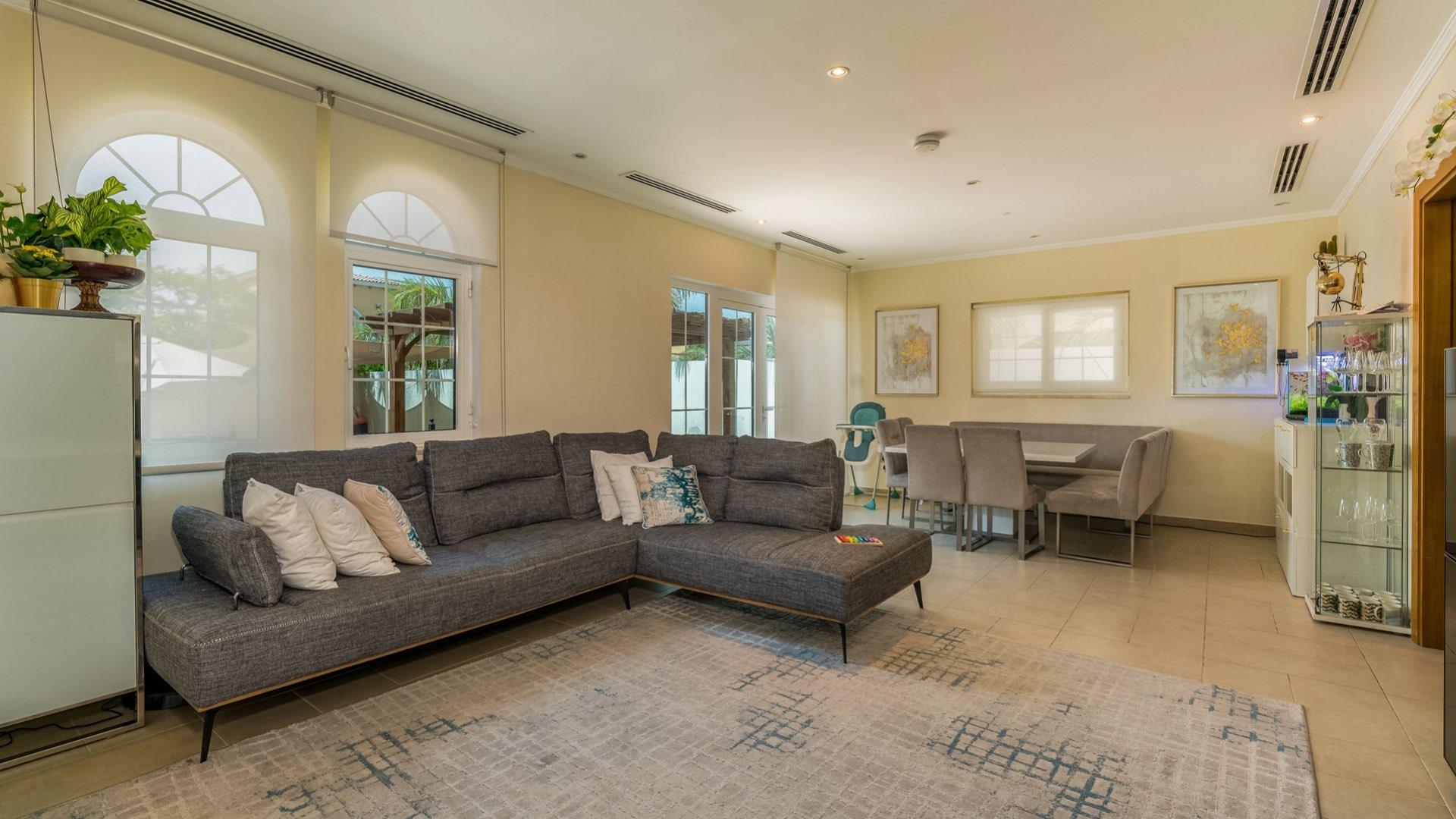 Luxurious living room in Legacy Villa, Jumeirah Park, with elegant chandeliers and modern decor