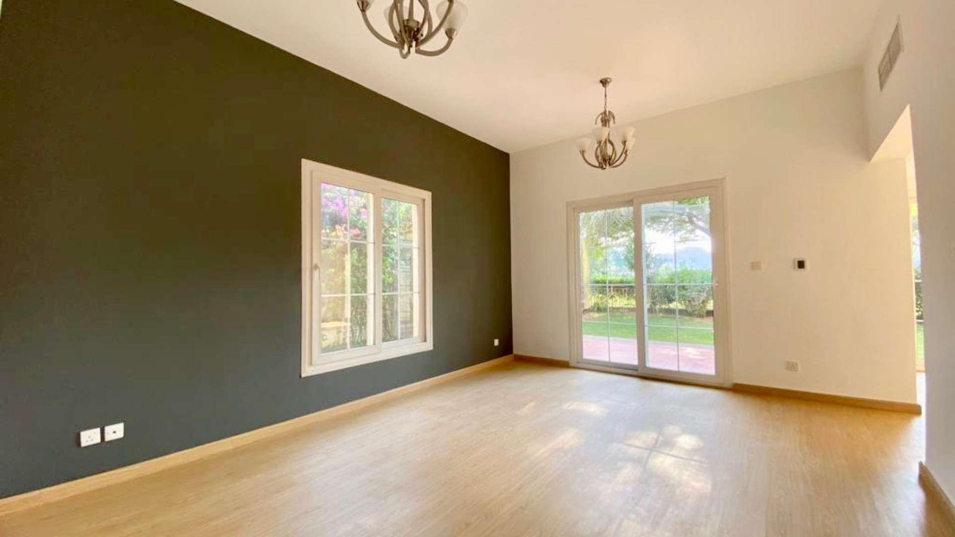 Backyard garden view of villa for rent in Springs 3, The Springs, Dubai