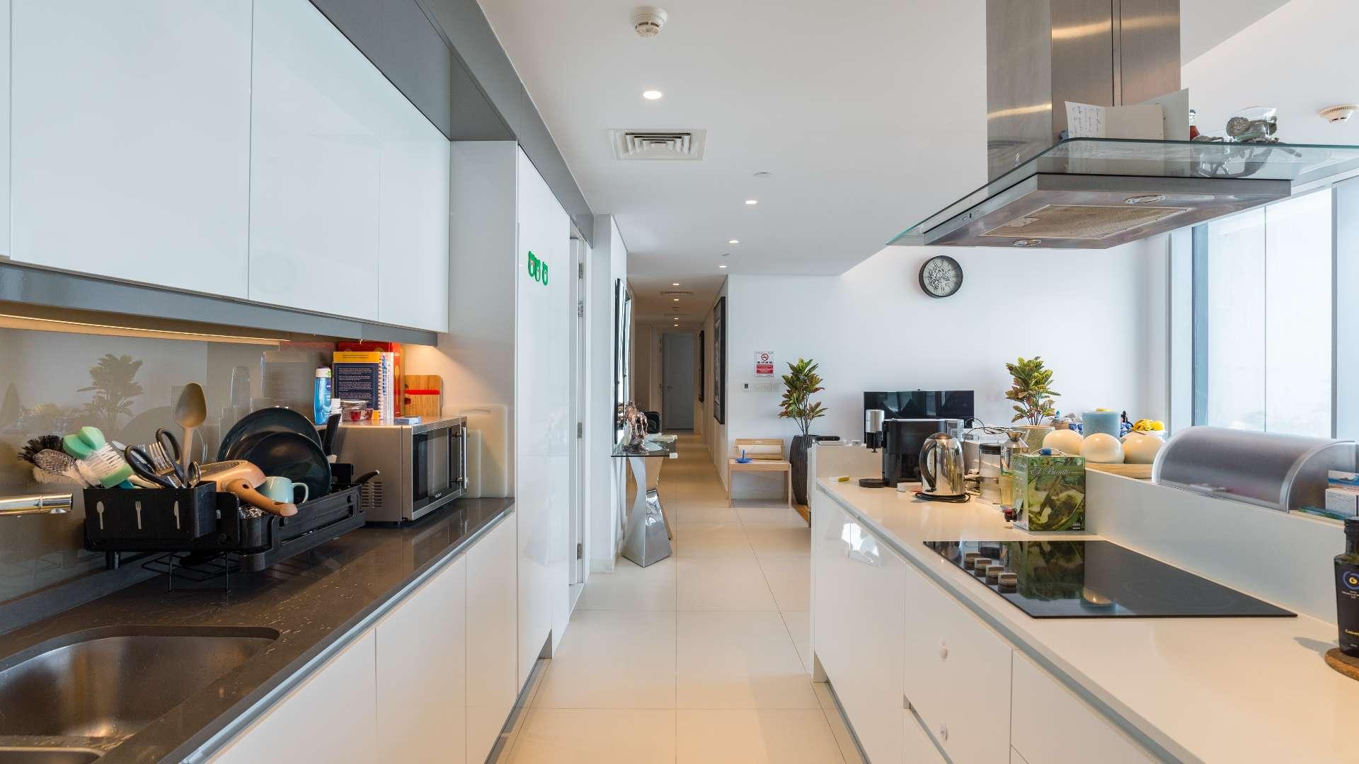 Furnished high-floor apartment with Dubai Ain view, Bluewaters Residences, modern interior, glass doors