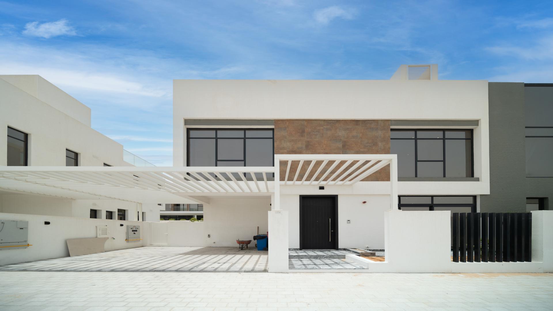 Upgraded townhouse with private swimming pool in Jumeirah Golf Estates, Jumeirah Luxury community