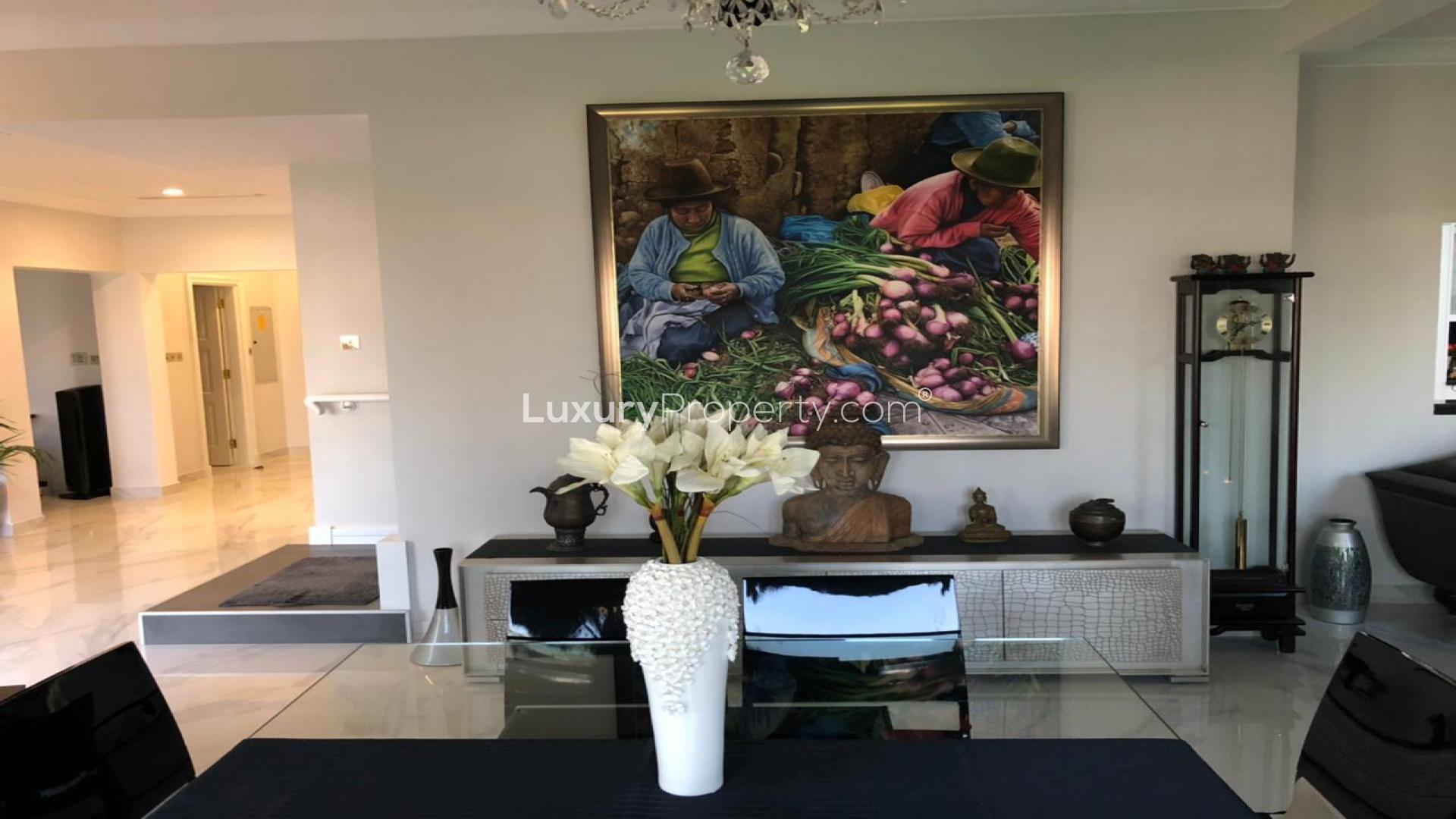 "Spacious living area in 3-bedroom beachfront villa, Palm Jumeirah, Canal Cove Villas.",Interior of 3-bedroom beachfront villa in Palm Jumeirah, featuring elegant decor and artwork