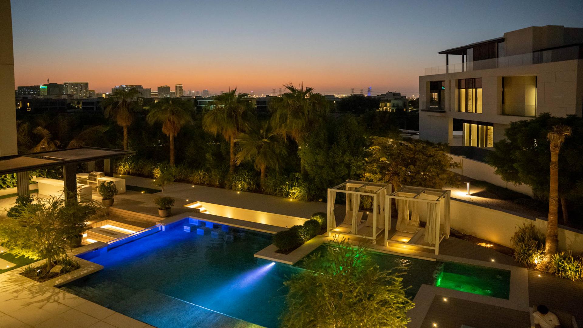 Luxurious entrance of 7-bedroom smart mansion in Dubai Hills with modern decor