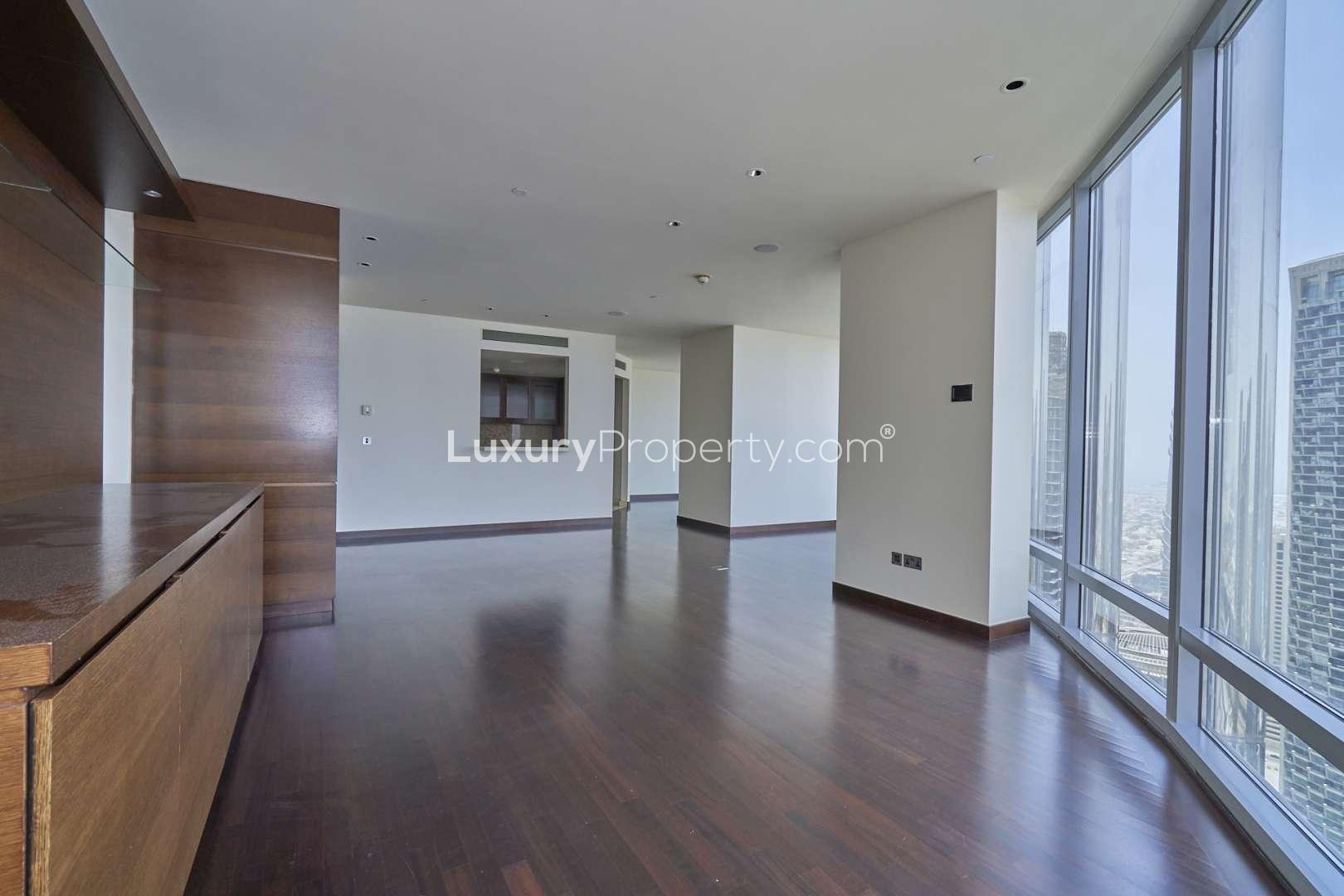 Spacious closet in mid-floor studio apartment, Burj Khalifa, Downtown Dubai, for rent