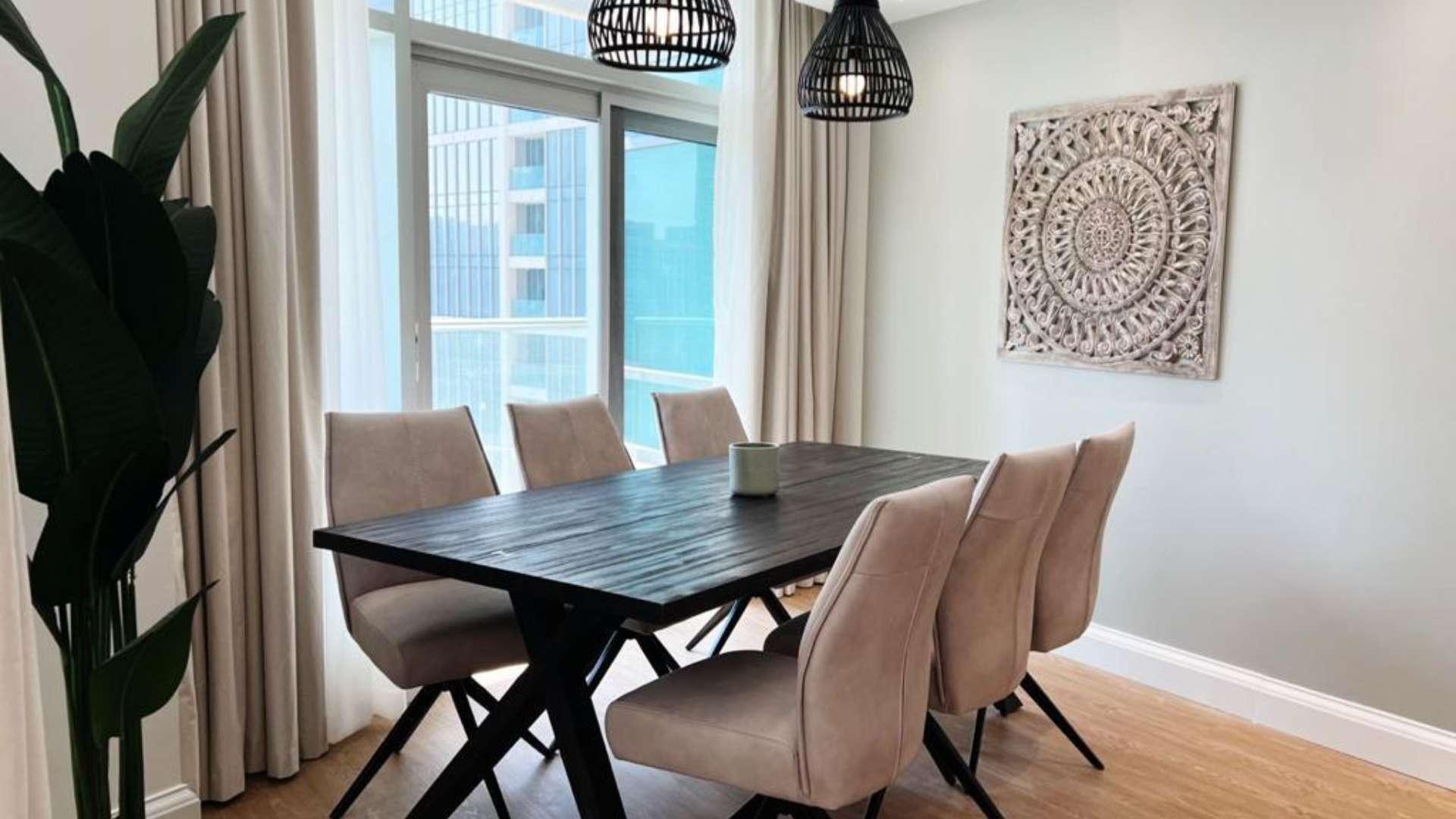 Modern living room in 2-bed Downtown Dubai apartment with stylish decor and natural light