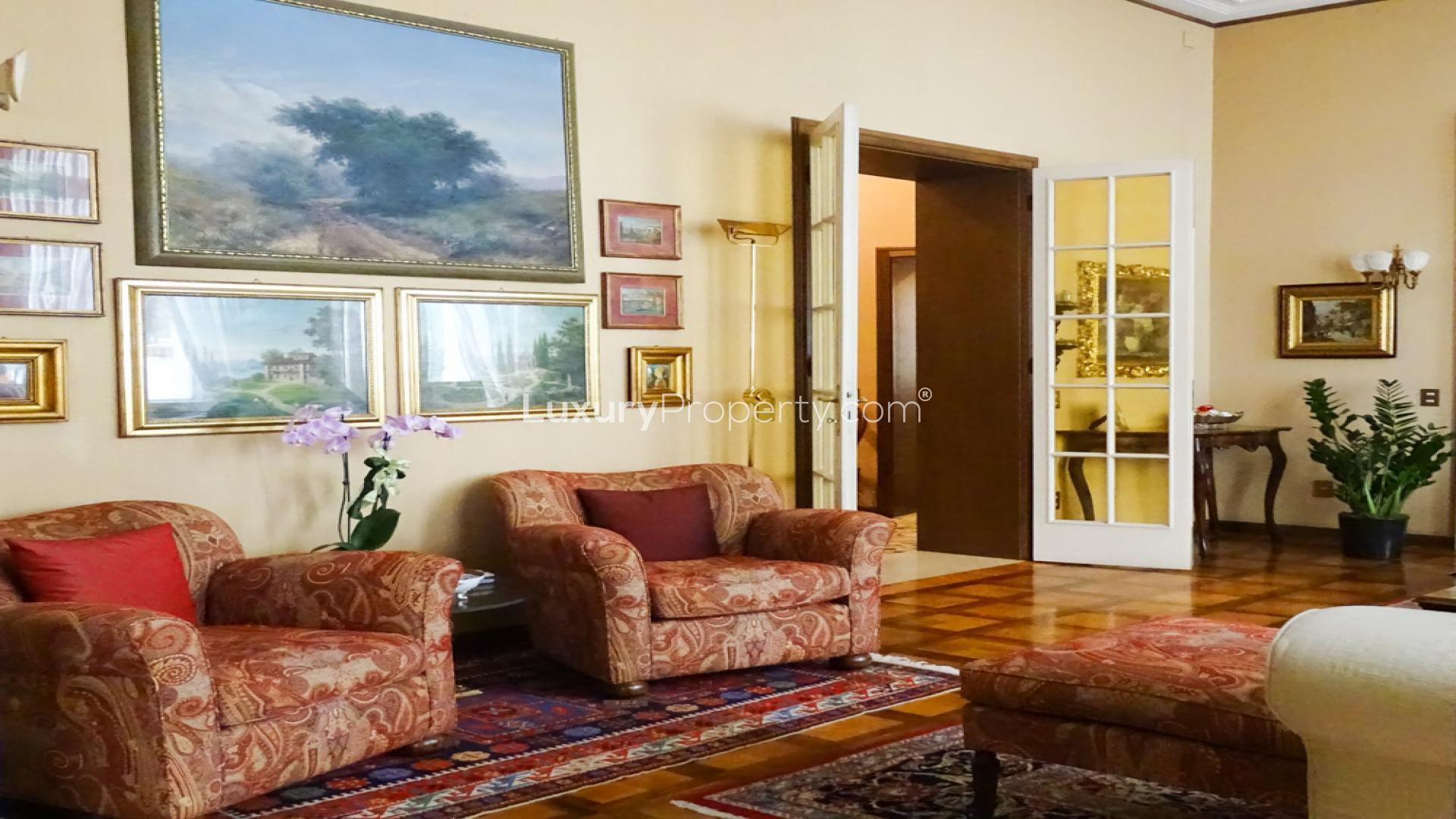 Historic Verona apartment living room with elegant decor and classic artwork, Via Leoncino