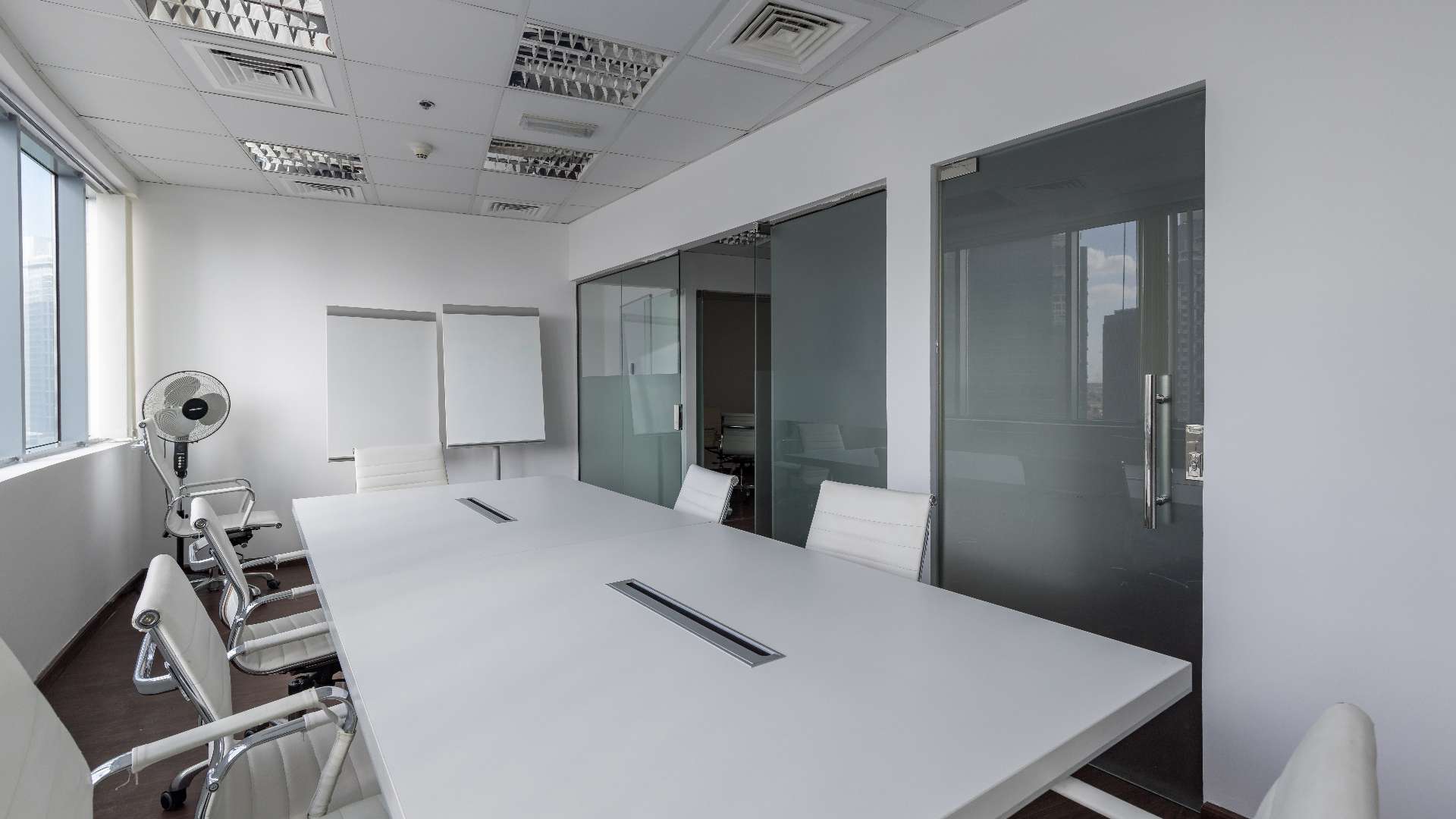 Tenanted office space in XL Tower, Business Bay, modern interior, for sale, 6% ROI