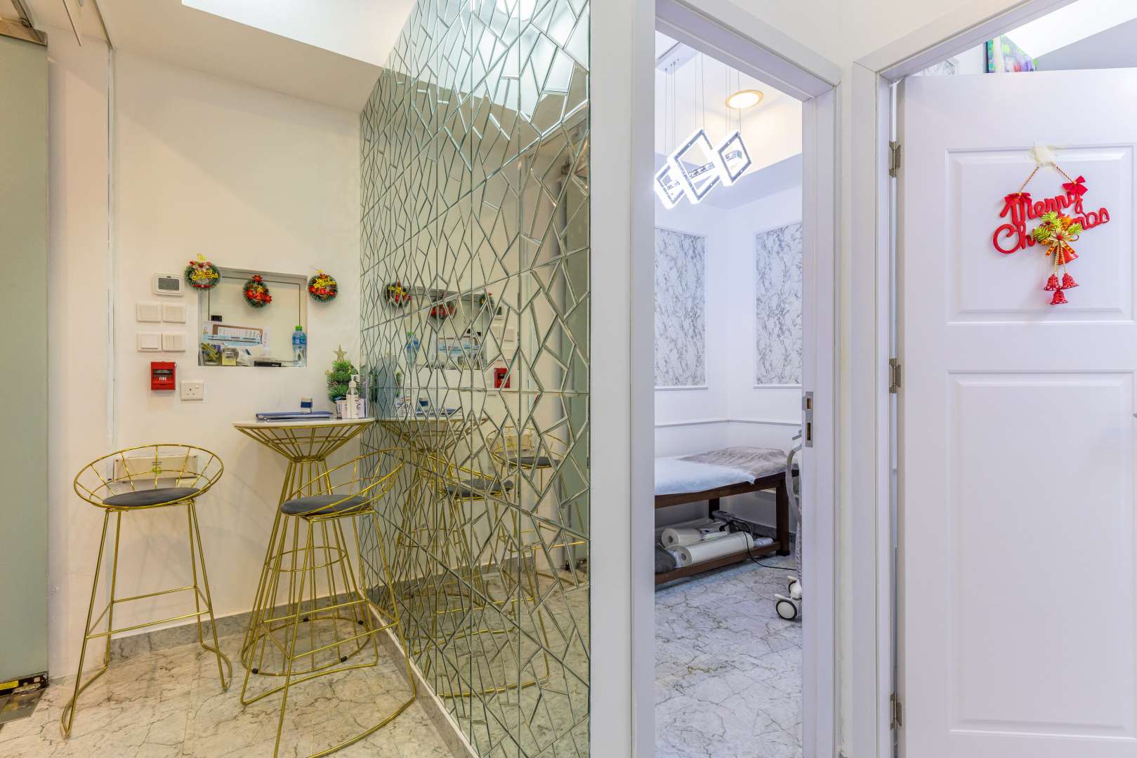 "Retail space for sale in Park Towers, DIFC with modern interior and glass displays.",Modern retail space interior in Park Towers, DIFC, featuring elegant decor and seating area