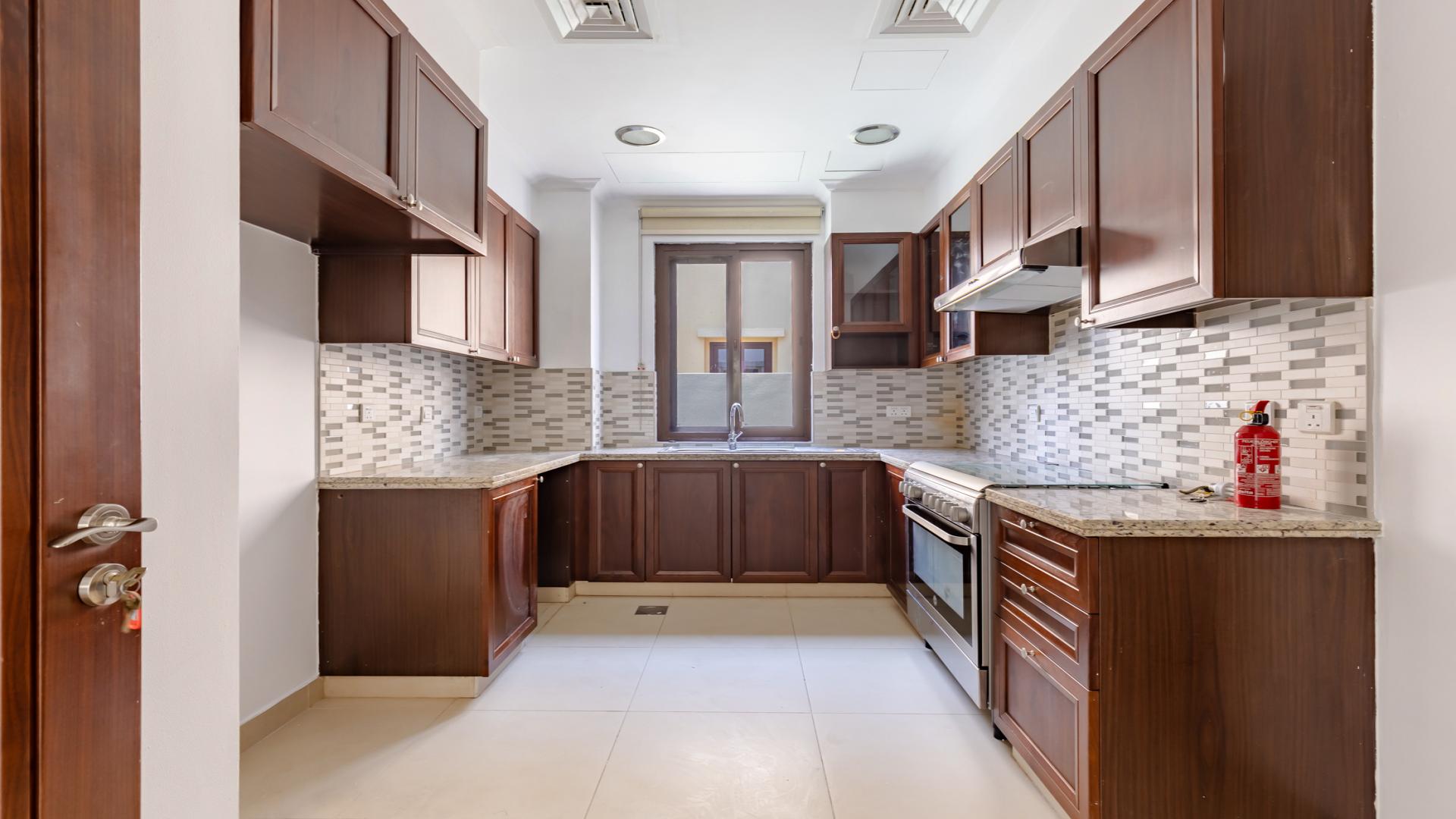 Modern kitchen in 5-bedroom villa for rent, Lila, Arabian Ranches 2, Dubai