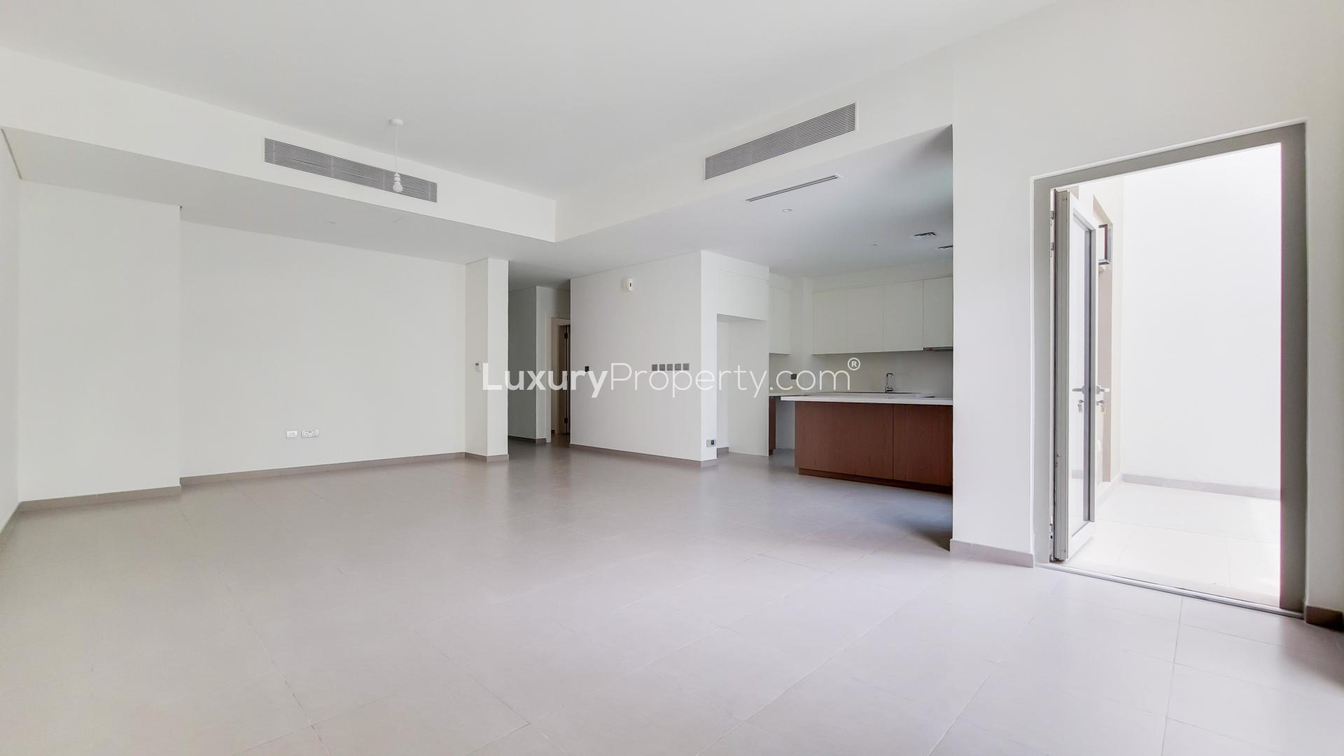 Open-plan kitchen and living area in Reem townhouse, Arabian Ranches 2, Dubai