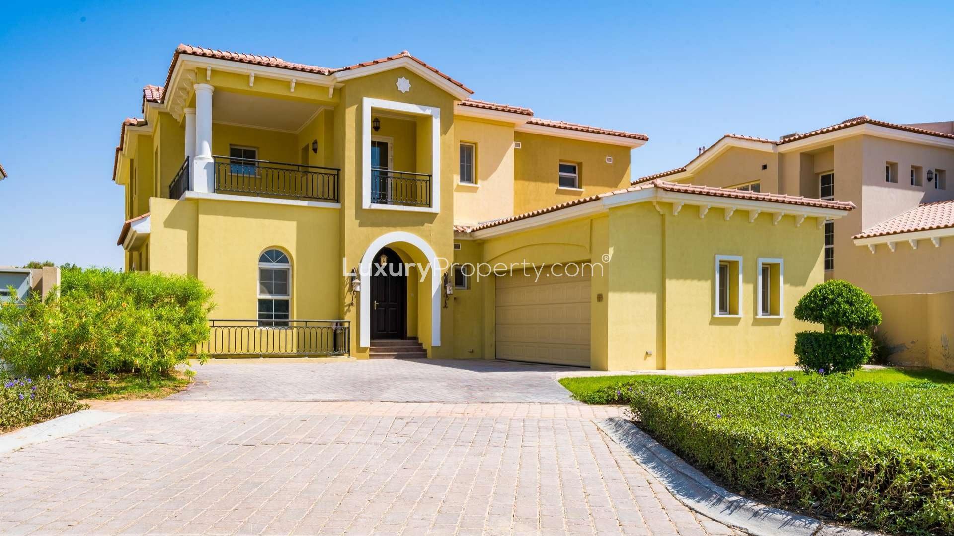 Bright, spacious living room in villa for rent, Jumeirah Golf Estates, Earth community