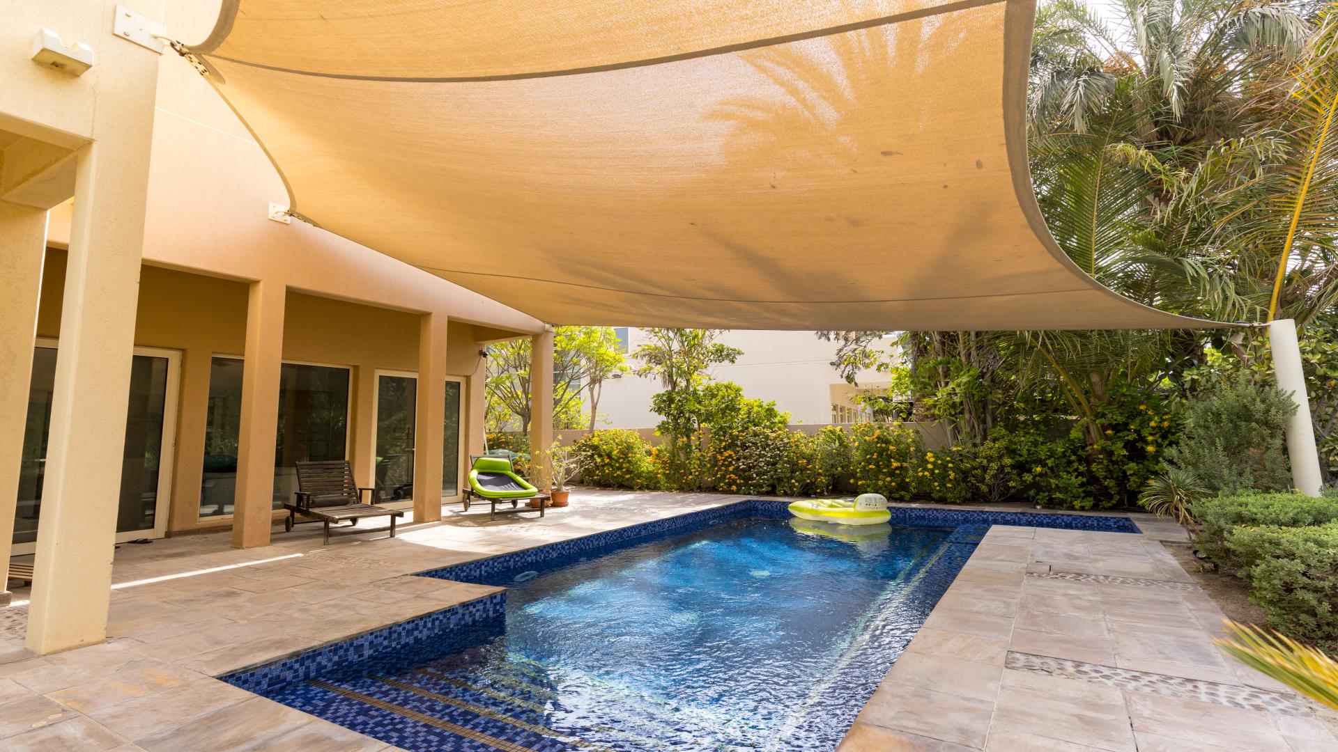 Spacious villa exterior with two-car garage in Savannah, Arabian Ranches for rent