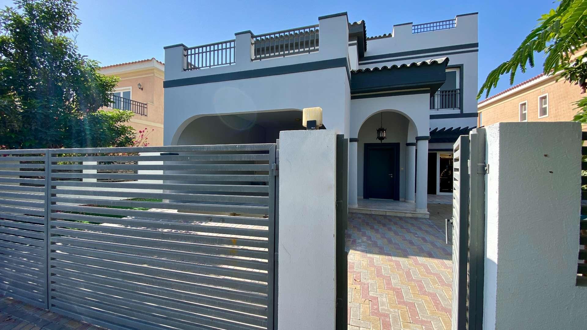 Upgraded 5-bedroom villa with private pool in The Aldea, The Villa community for rent