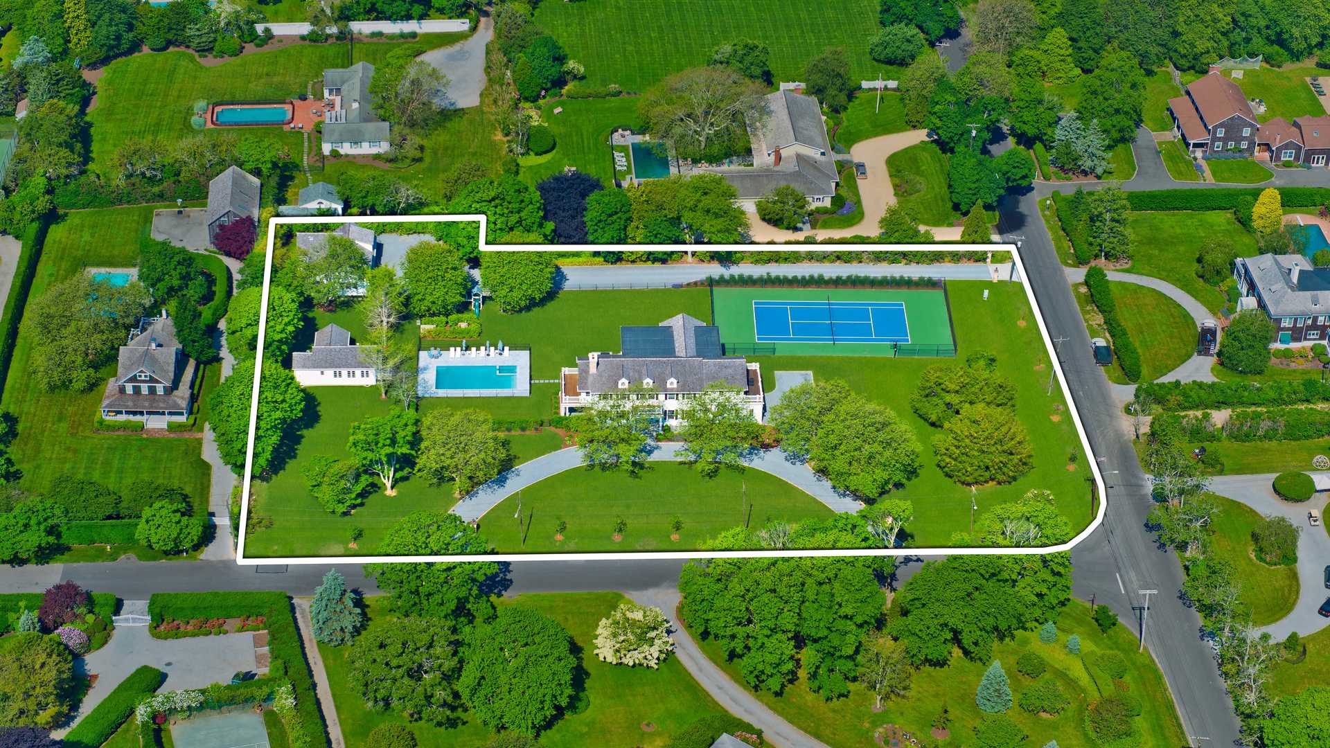 Twelve-bedroom villa with pool and garden for sale in Westhampton, Hamptons, New York
