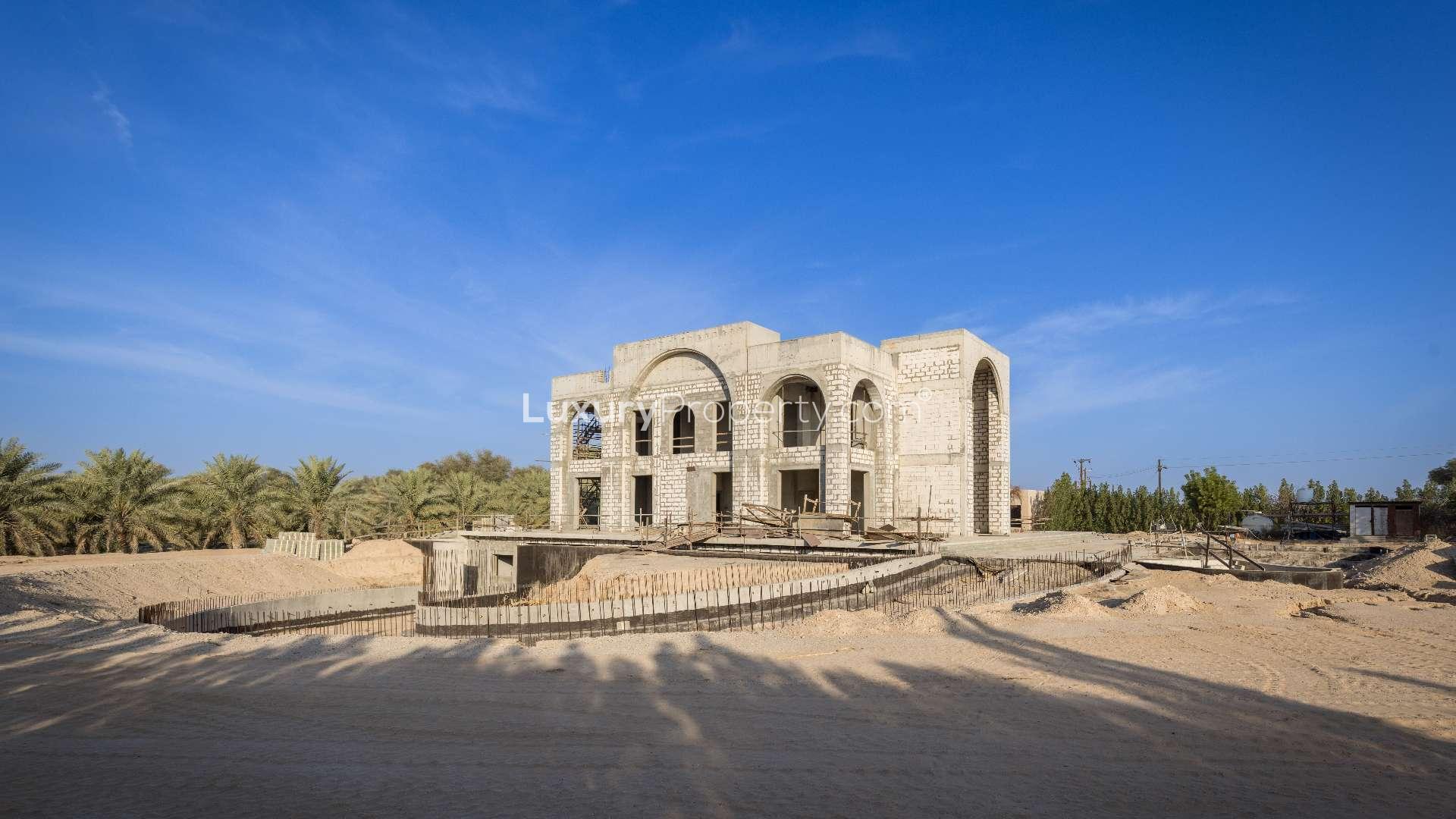 Contemporary 6-Bed Family Villa for Sale in Al Aweer Village