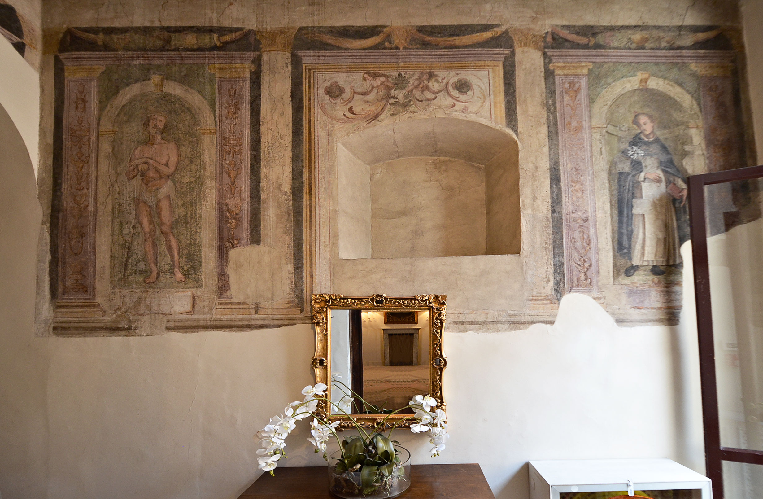 Charming hotel lounge with garden view near Piazza Santa Croce, Florence, for sale