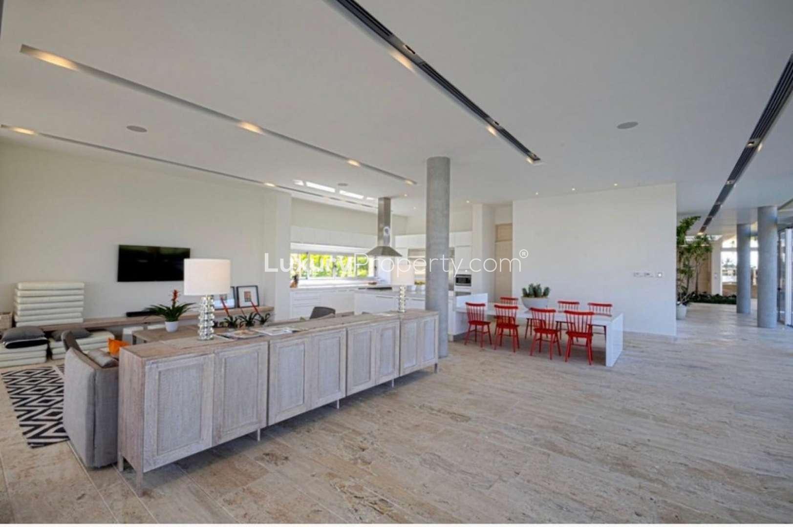 Luxurious villa with pool at sunset in La Romana, Casa de Campo, for sale