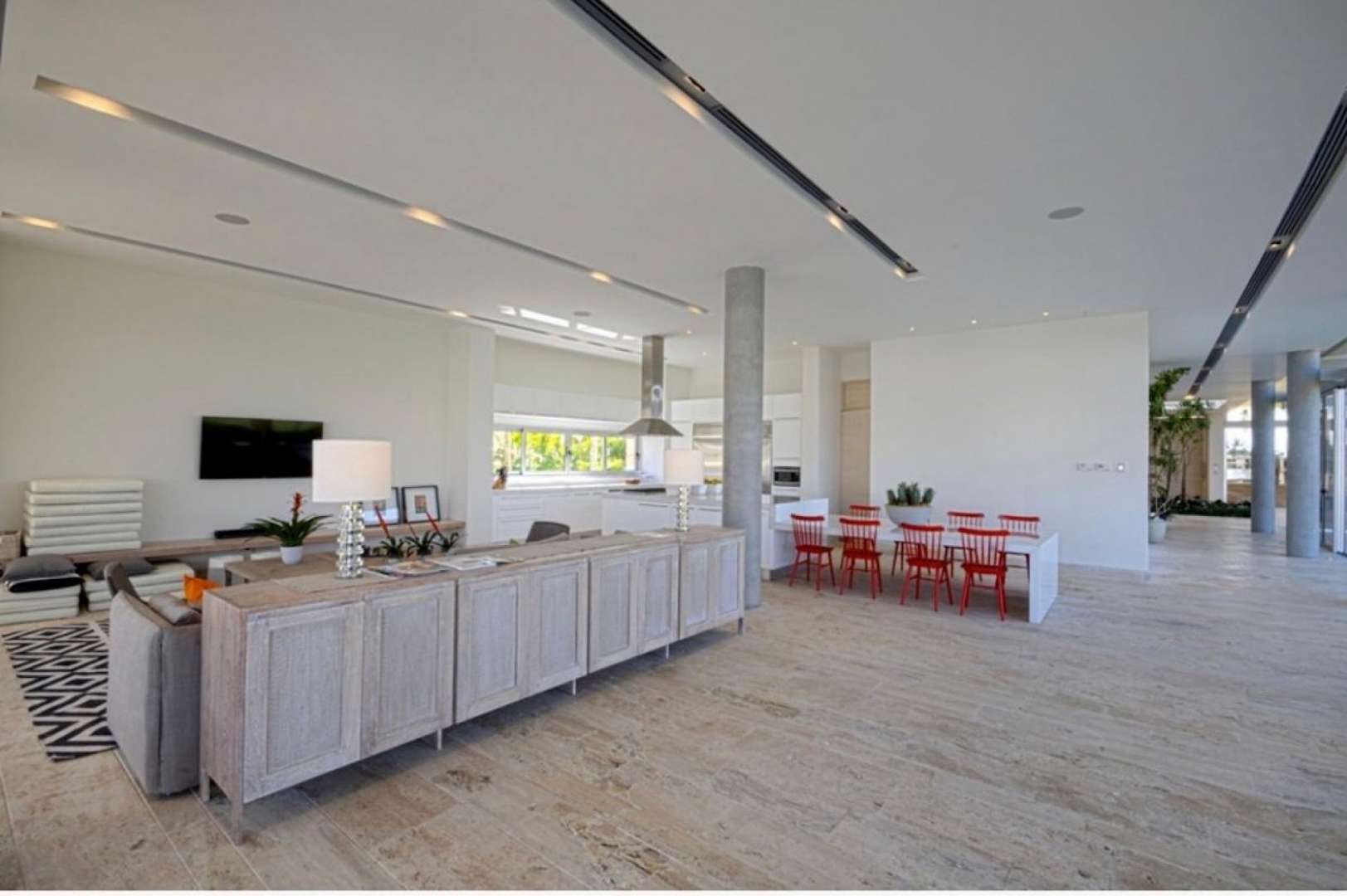 Luxurious villa with pool at sunset in La Romana, Casa de Campo, for sale