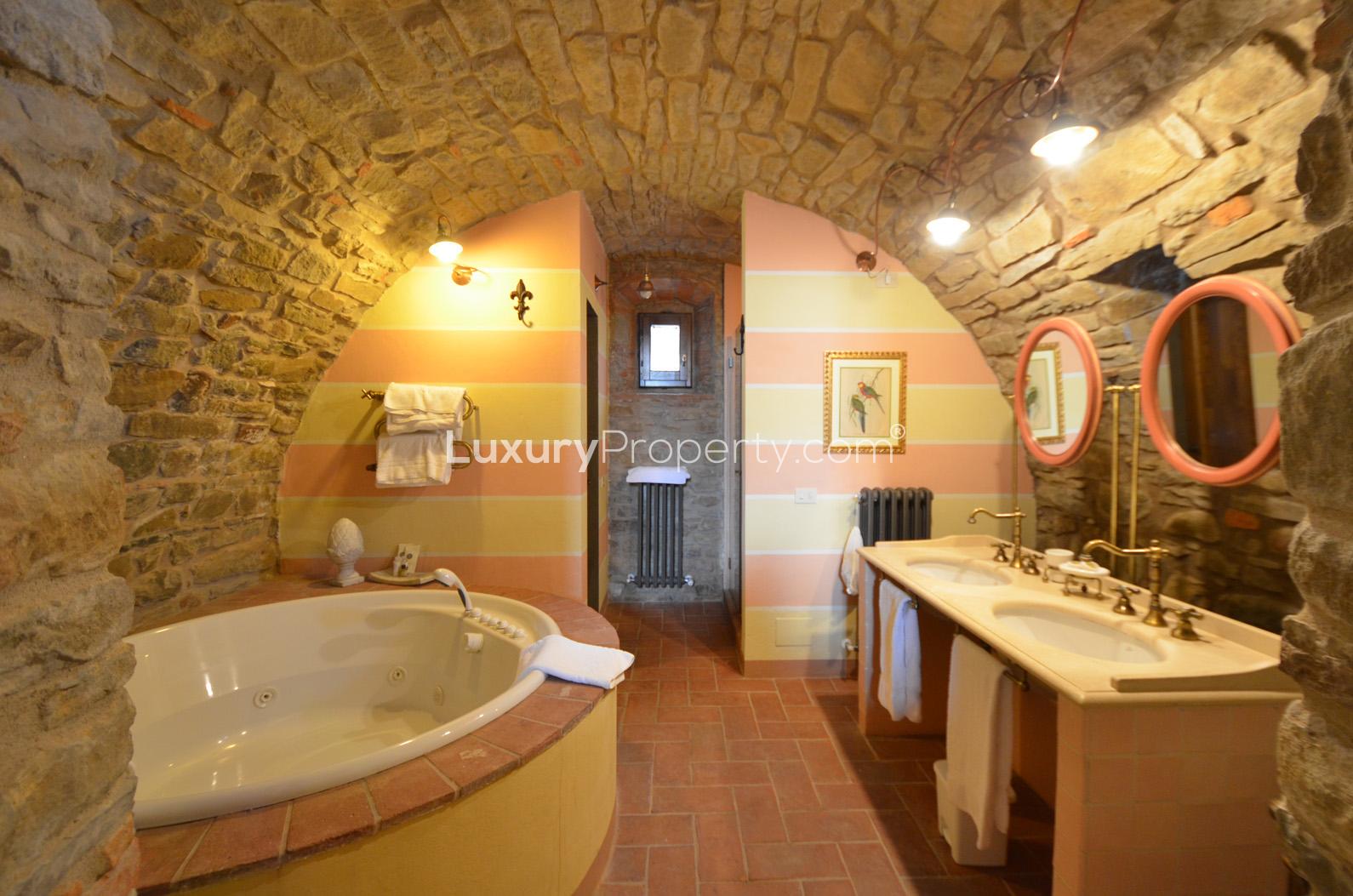Cozy stone villa with lush garden in scenic Arezzo countryside, Villa Tramonto