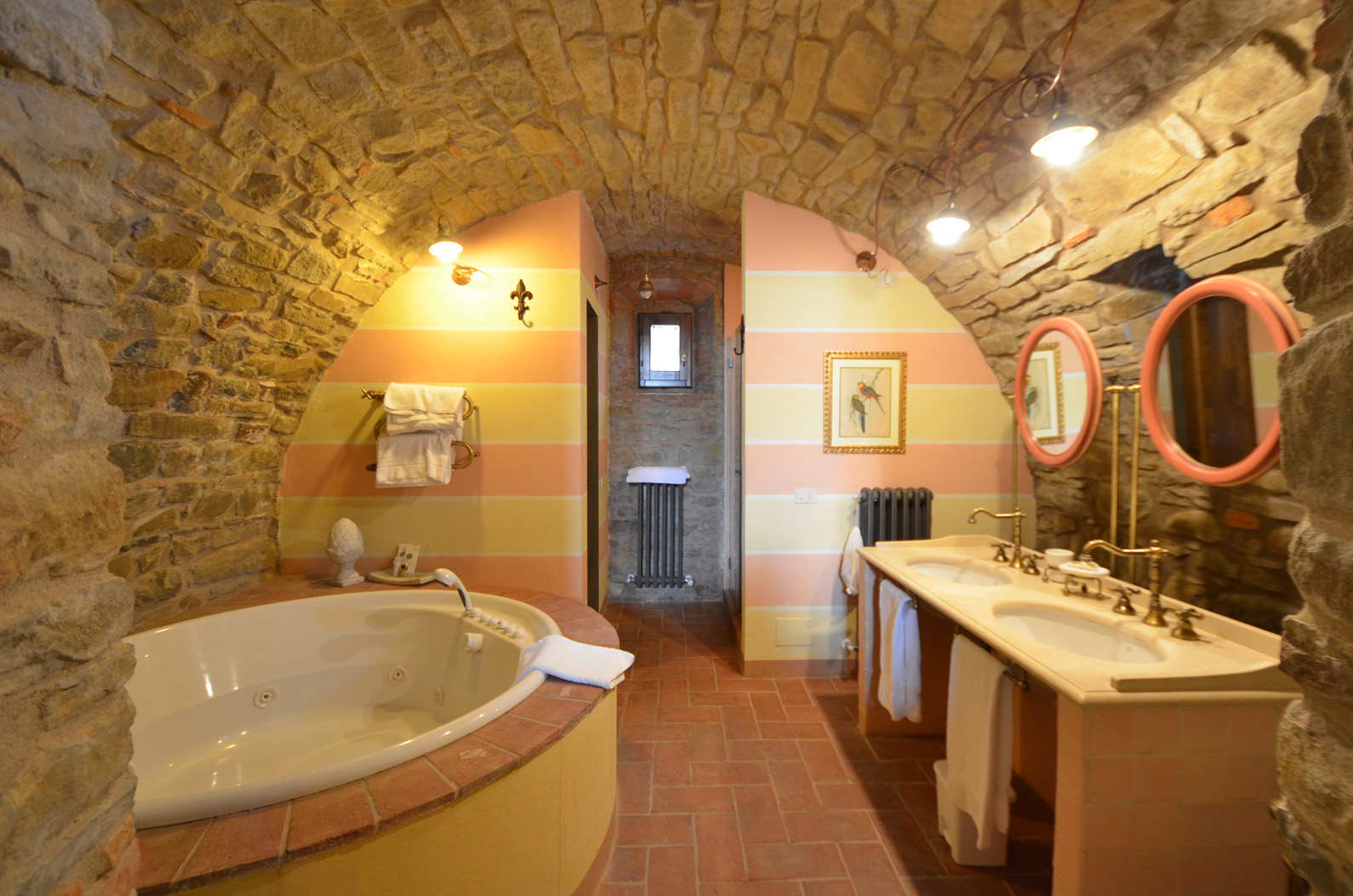 Cozy stone villa with lush garden in scenic Arezzo countryside, Villa Tramonto