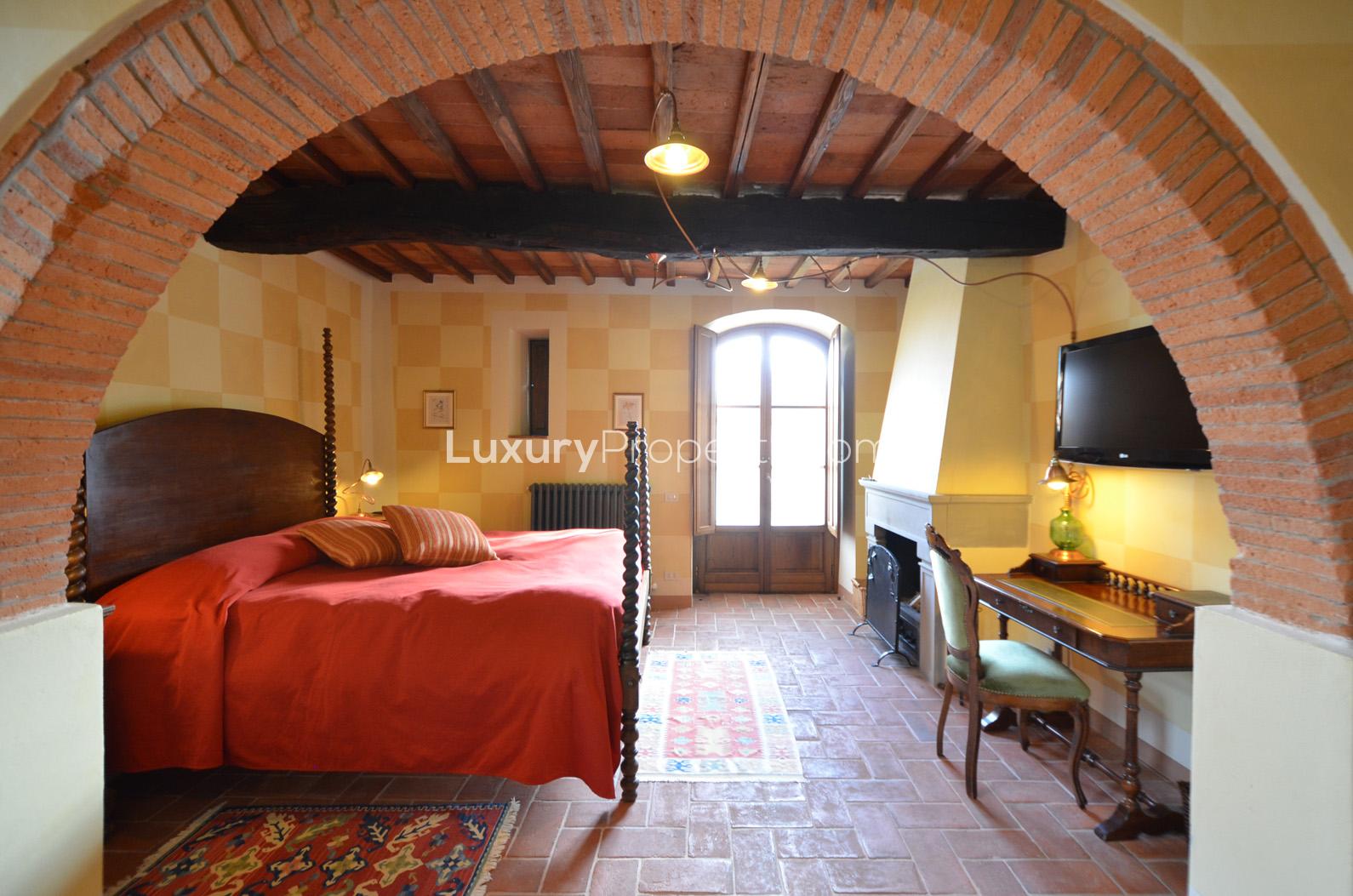 Cozy bedroom with rustic decor in Villa Tramonto, Arezzo countryside villa for sale