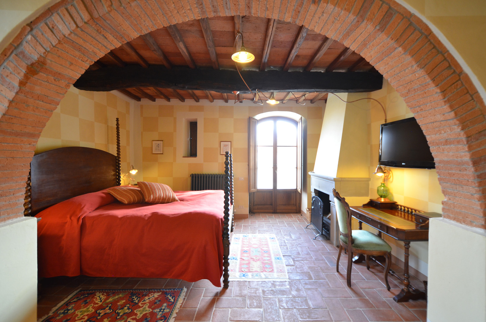 Cozy bedroom with rustic decor in Villa Tramonto, Arezzo countryside villa for sale