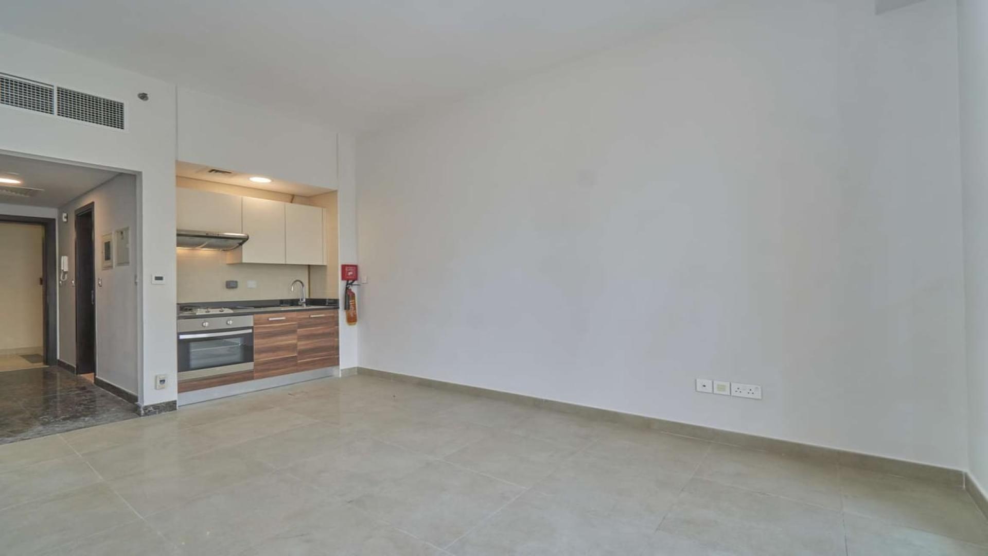 Studio apartment with modern kitchen in Sparkle Towers, Dubai Marina, for rent