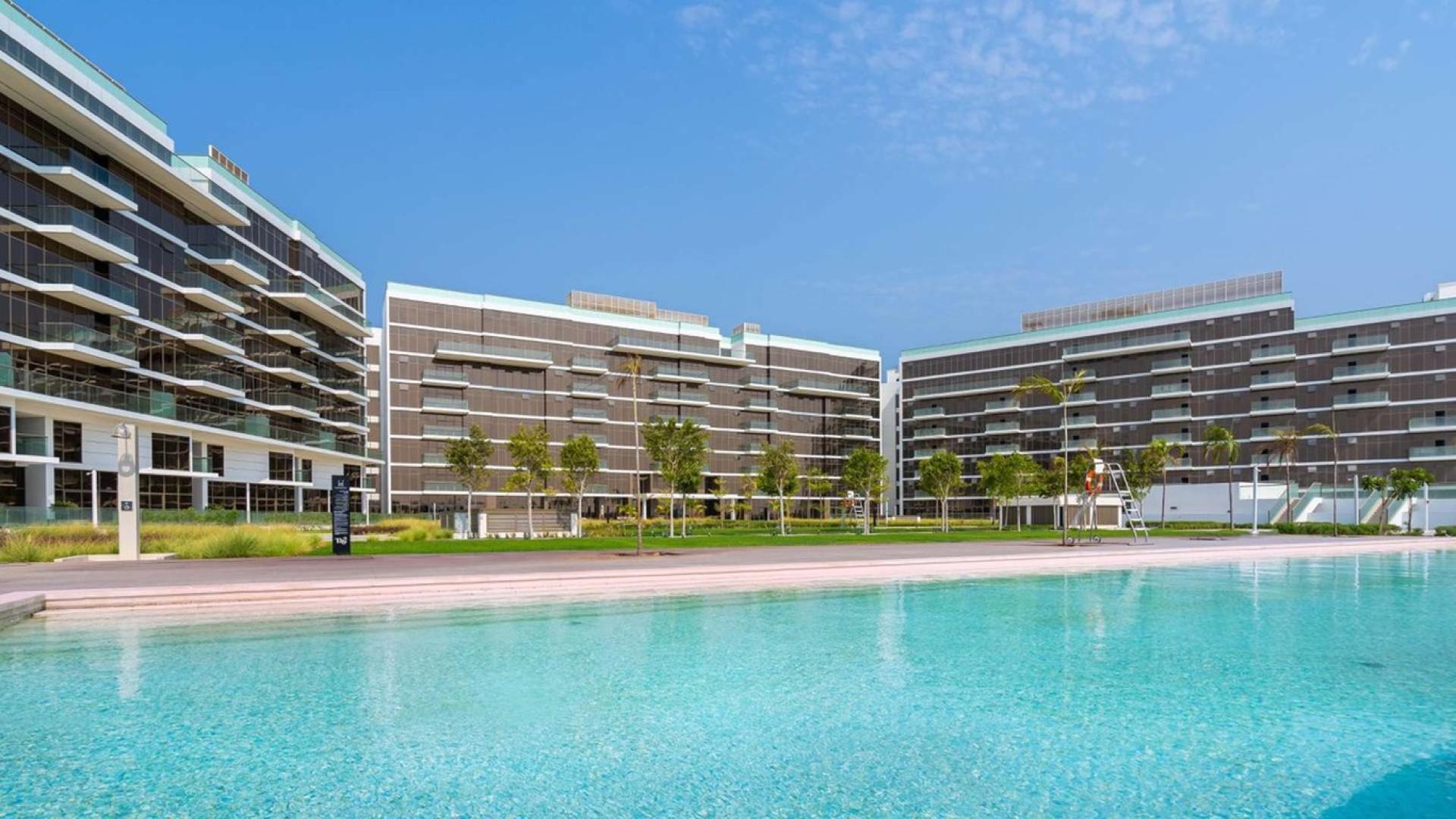 Lovely 3 Bed Penthouse in The 8, Palm Jumeirah facing pool and modern architecture
