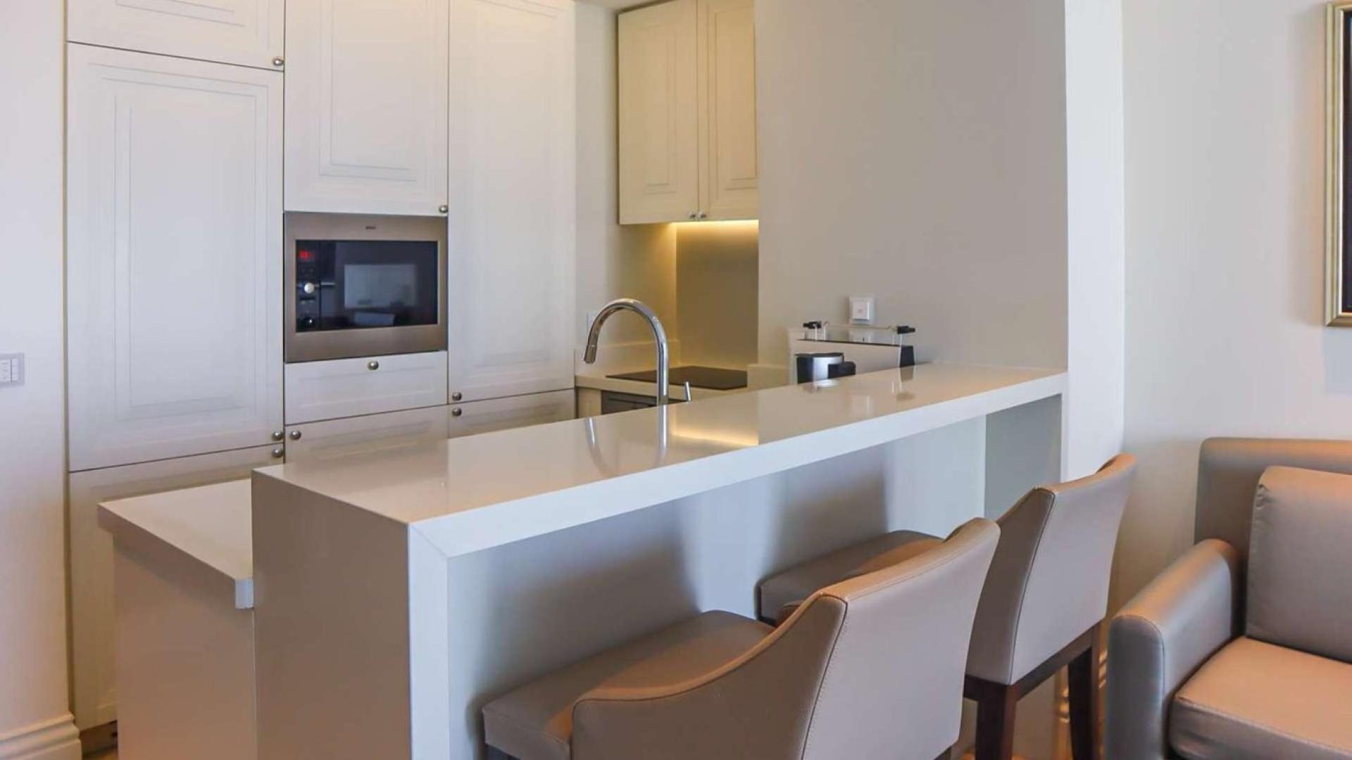 Modern kitchen in studio apartment, The Address The Boulevard, Downtown Dubai, for rent
