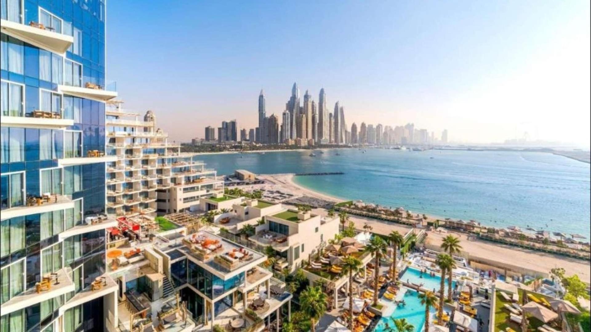 Furnished studio apartment with modern decor in FIVE Palm Jumeirah, beach access included