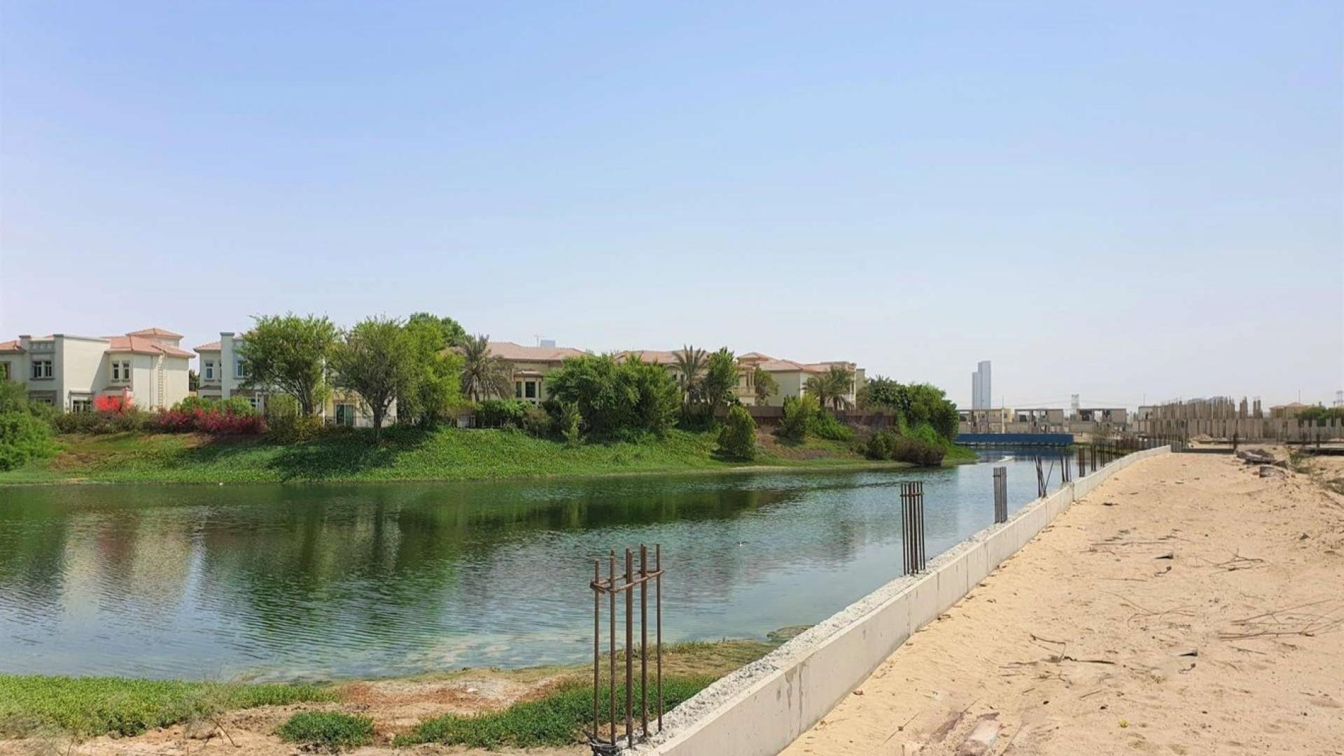 Jumeirah Park residential plots with scenic lake views, ideal for studio development