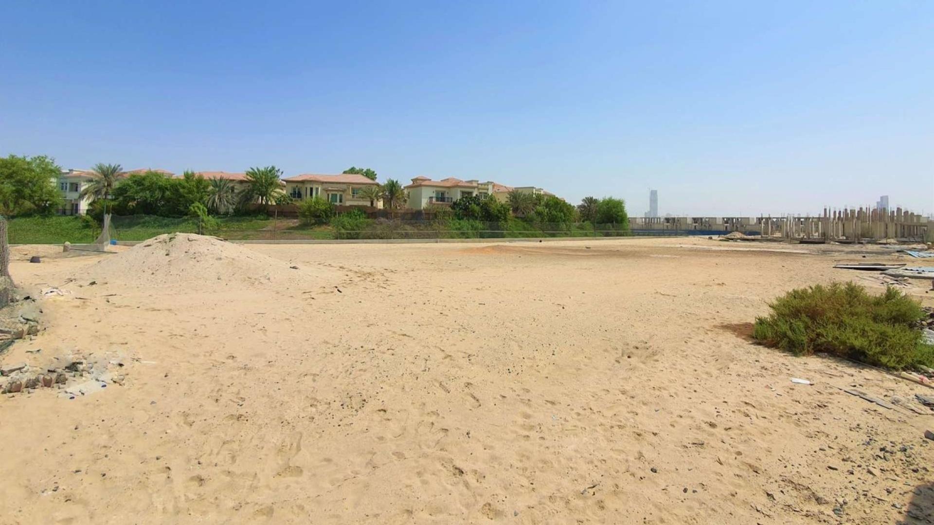 Aerial view of prime plots for sale in Jumeirah Park Homes, Jumeirah Park community