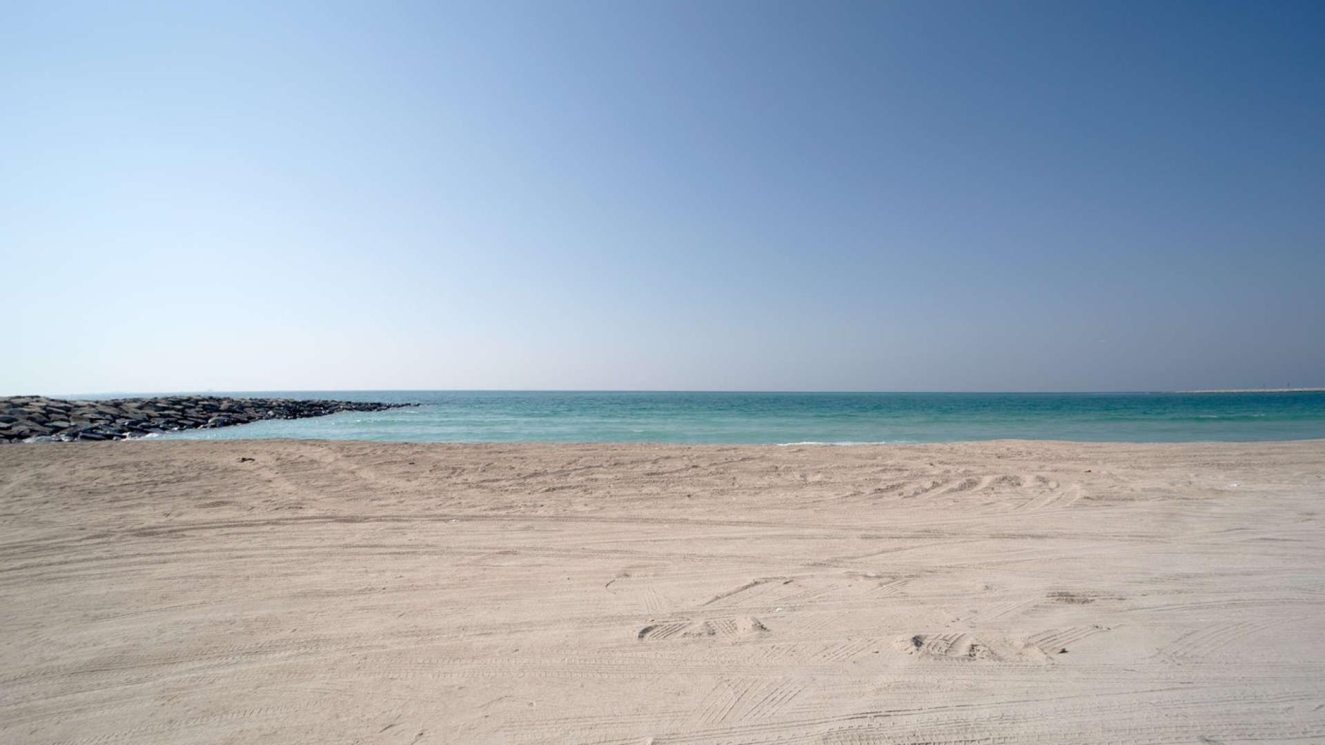 Stunning beachfront plot for sale on Jumeirah Bay Island with city skyline view