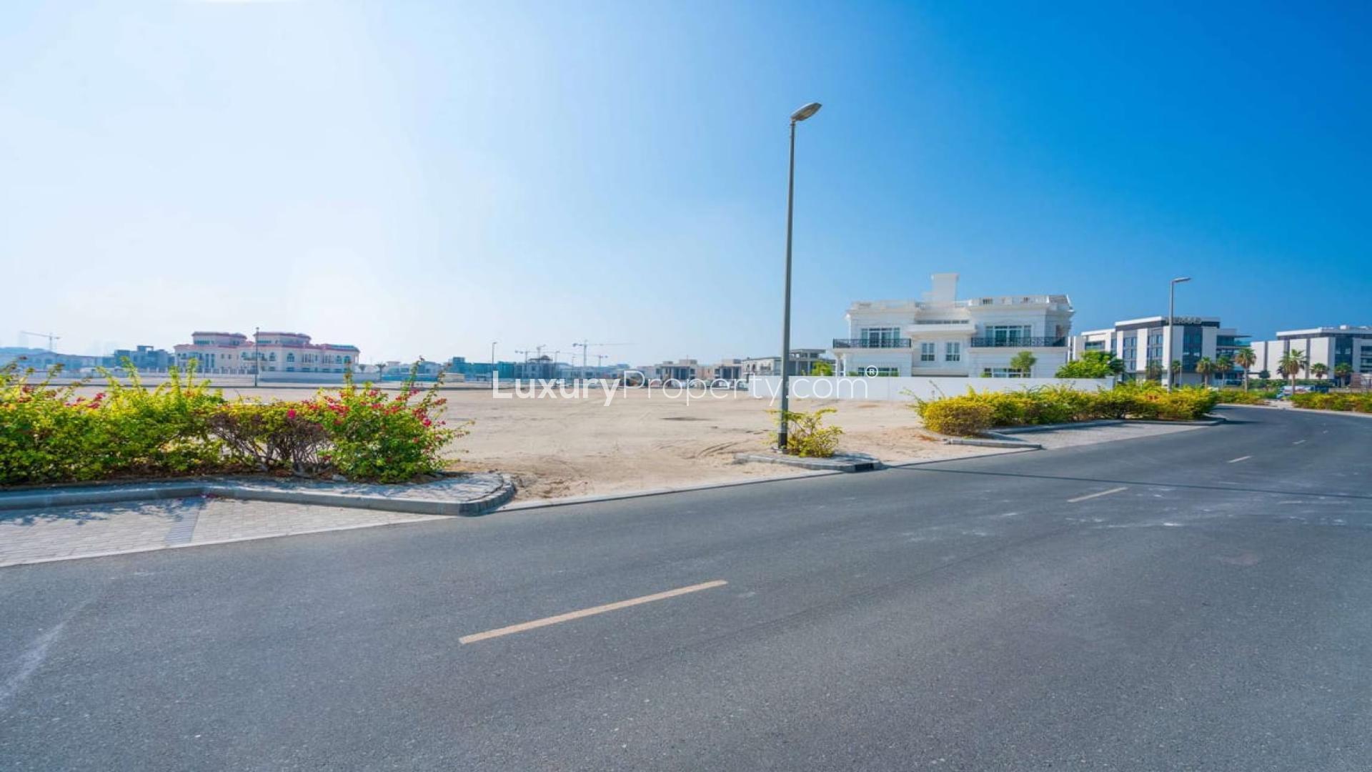 Corner plot with sea and skyline views in Pearl Jumeirah, available for sale