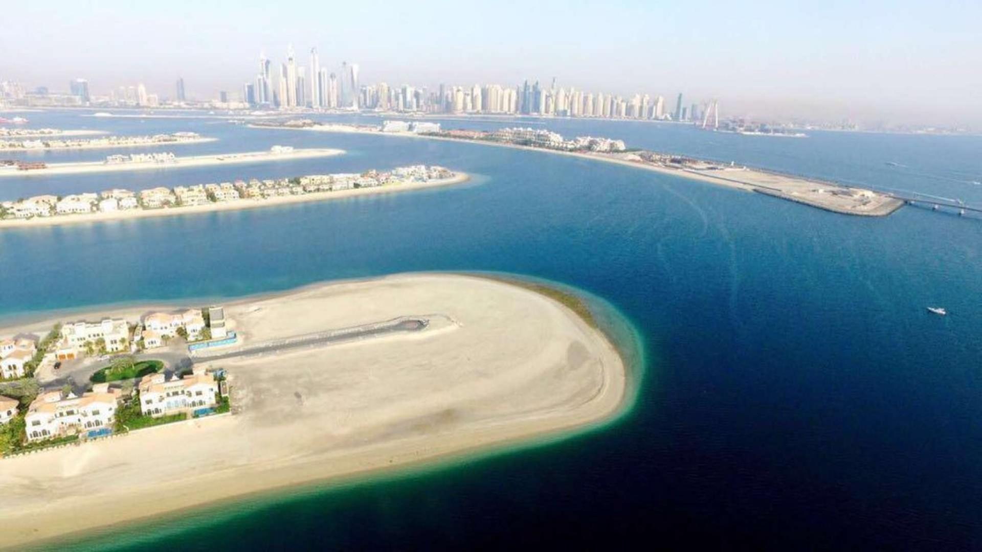 Aerial view of exclusive Palm Jumeirah plot for villa development on L Frond