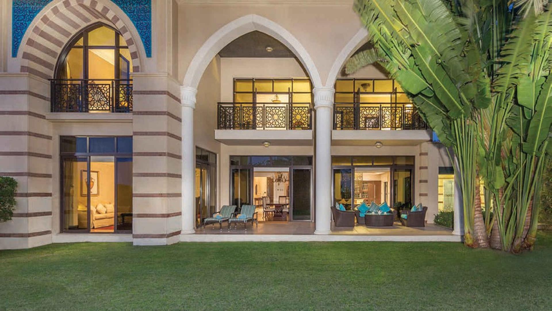 Luxurious villa exterior in Jumeirah Zabeel Saray, Palm Jumeirah, for sale
