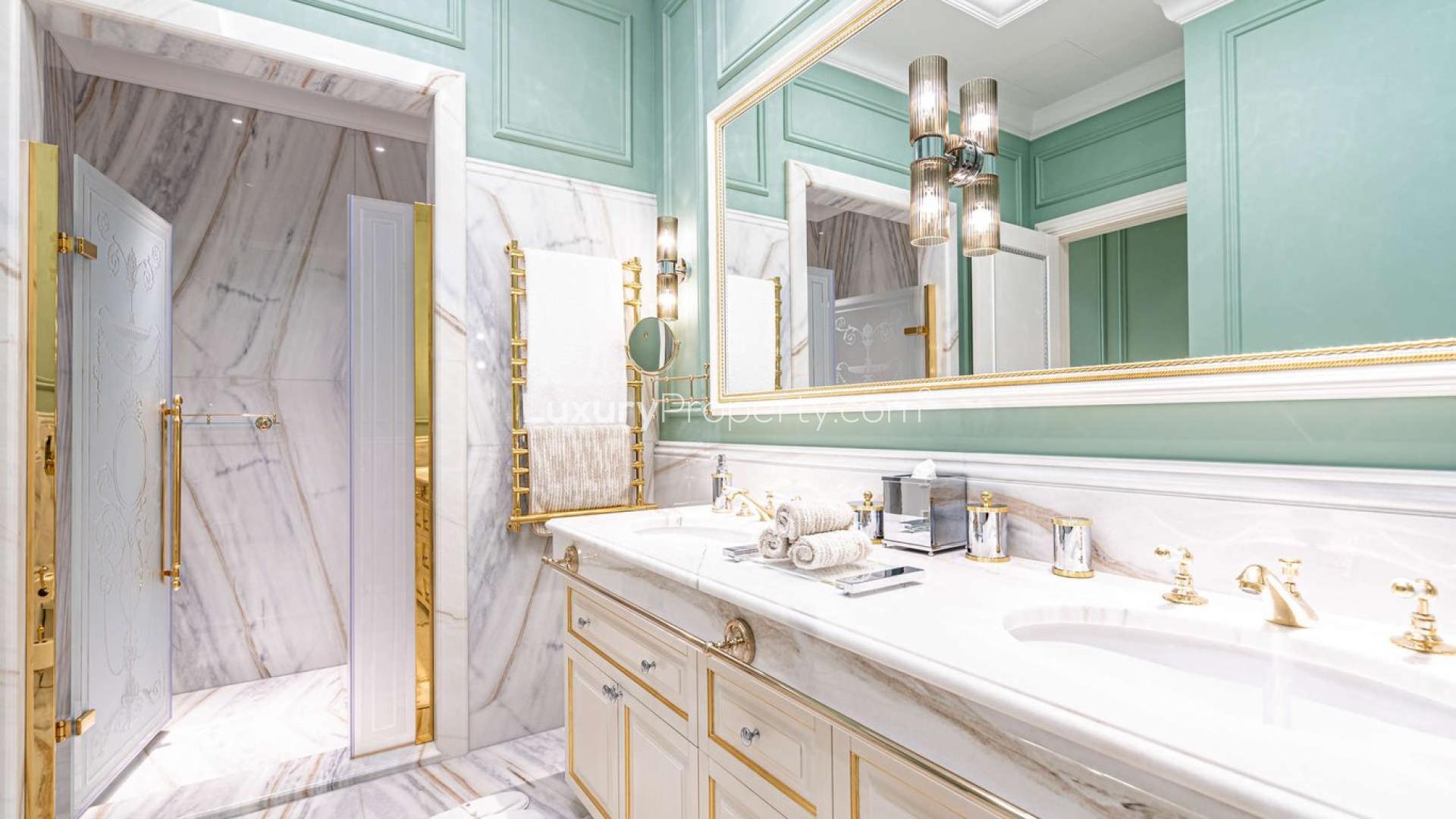 Luxurious beachfront villa with pool at XXII Carat, Palm Jumeirah for sale