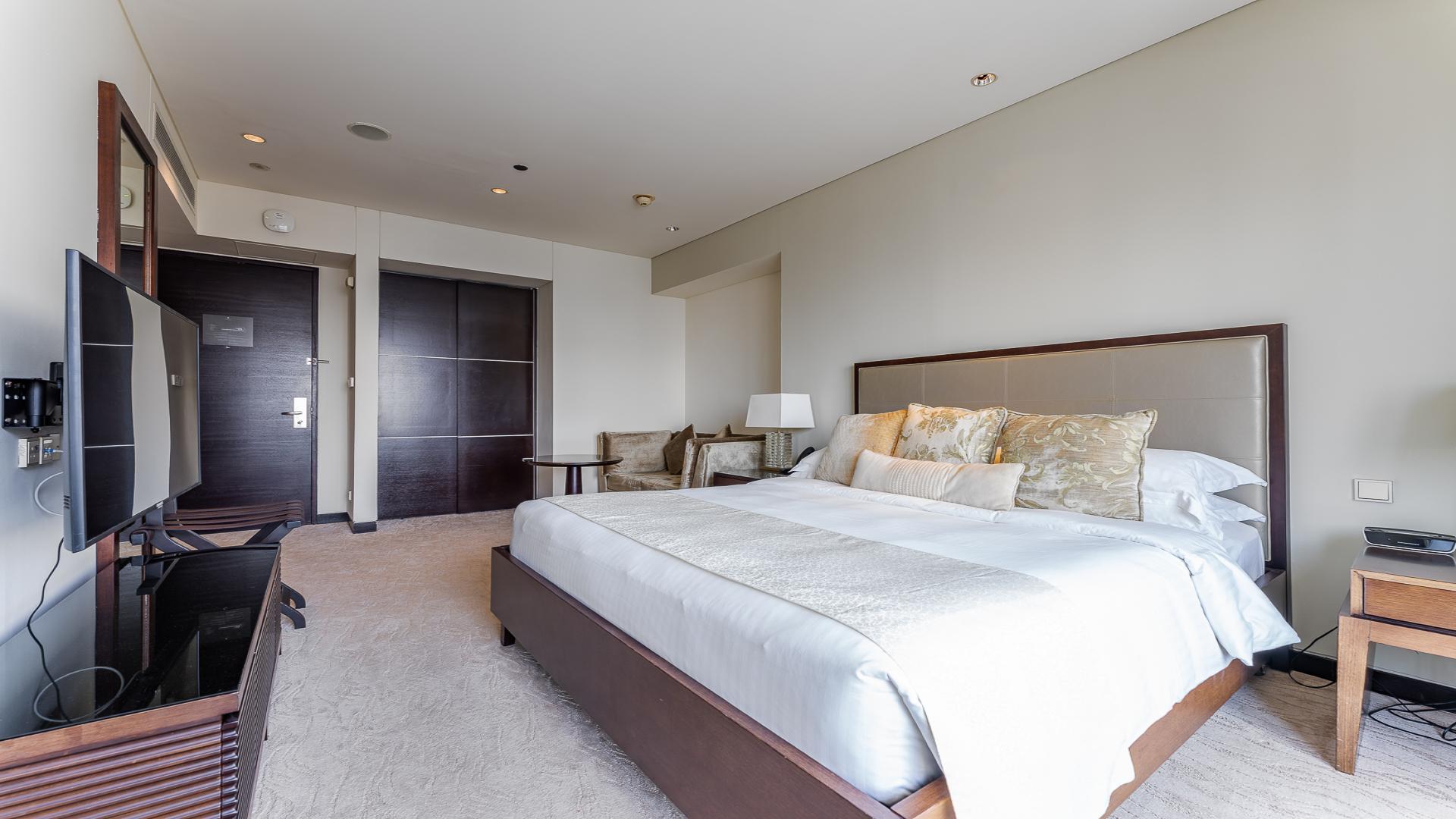 Premium studio apartment with stunning Dubai Marina view at JW Marriott Hotel Marina