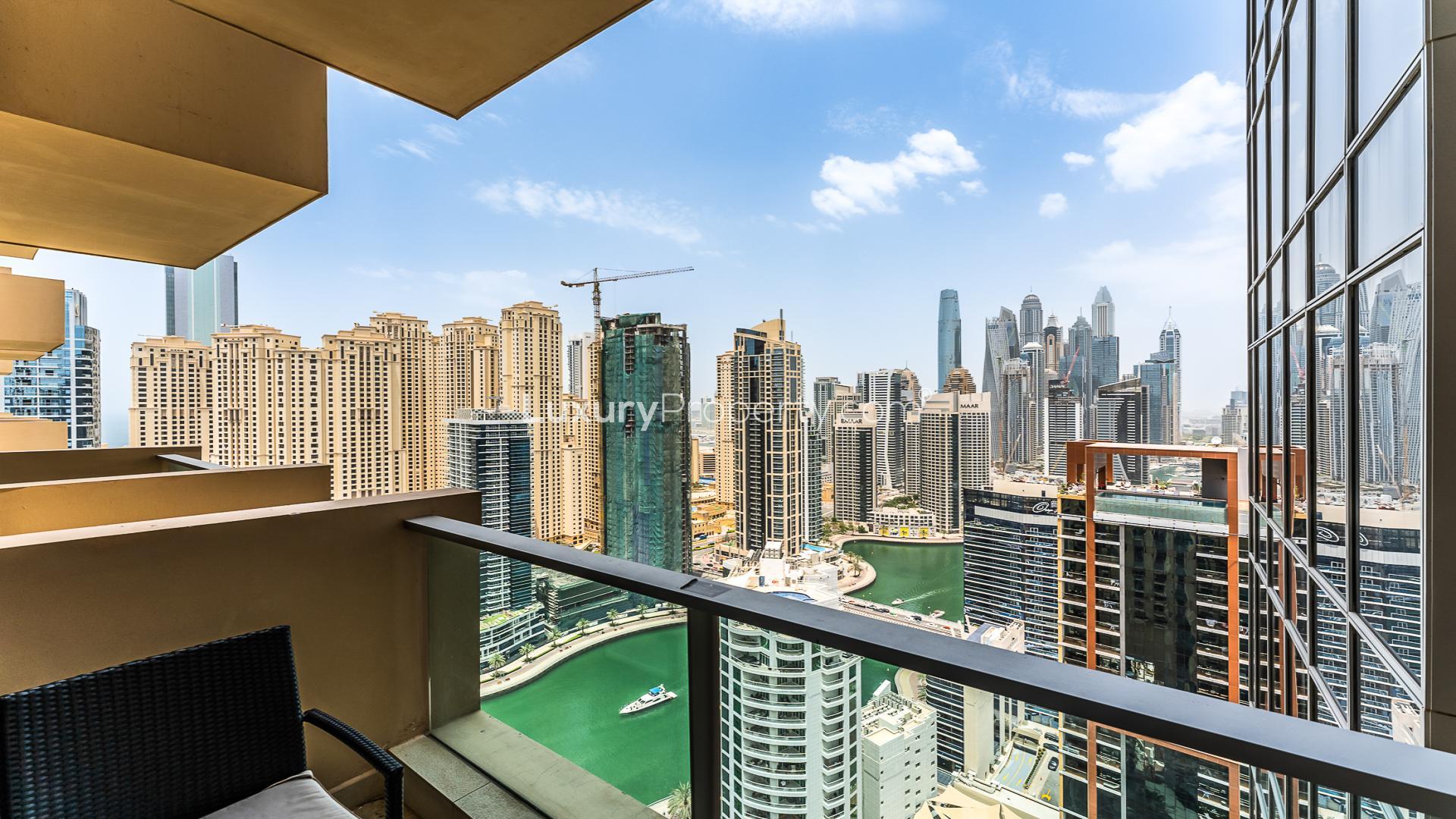Studio apartment with luxurious hotel-style decor and marina view in Dubai Marina