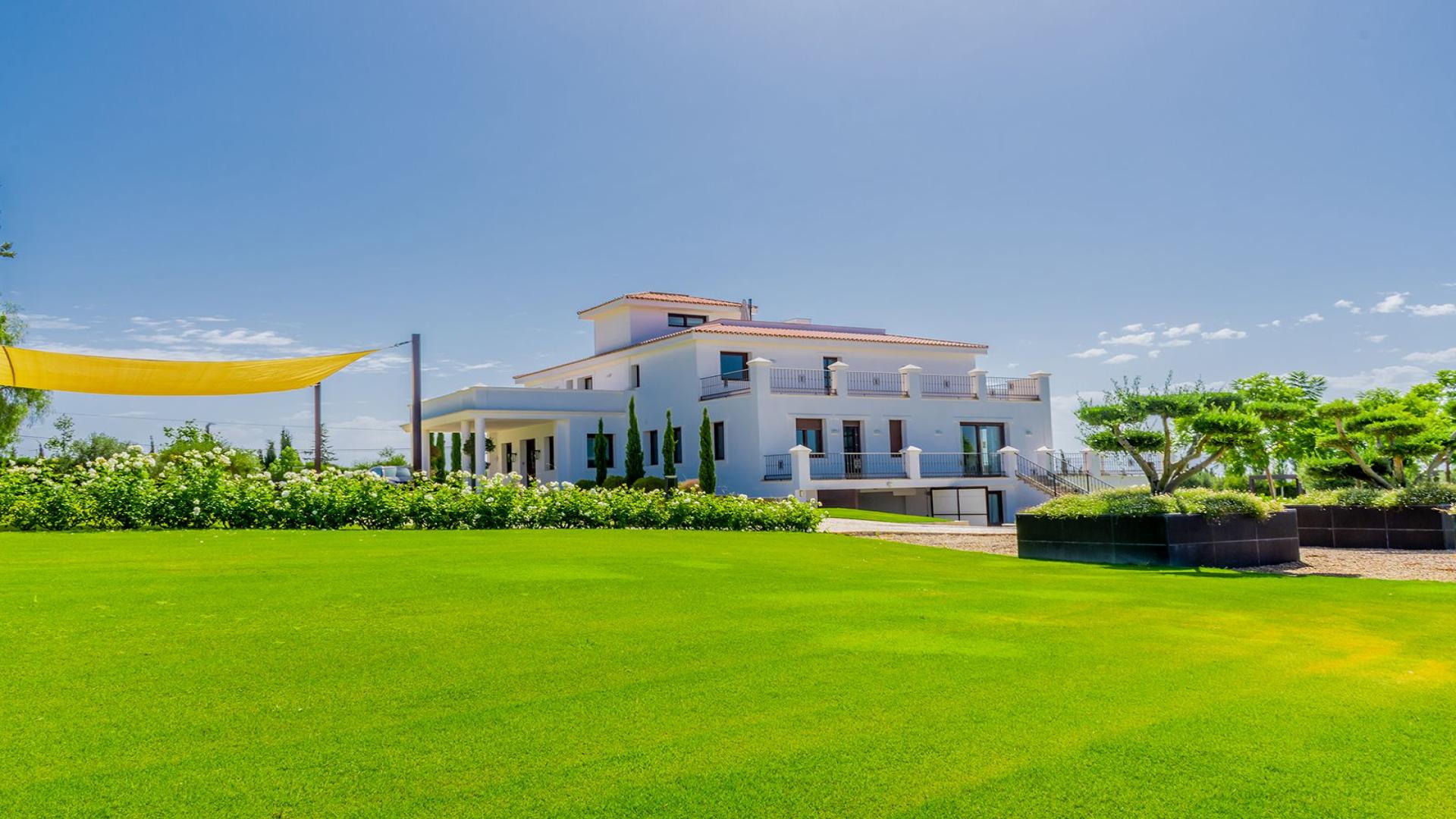 Detached villa with spacious lawn in Guadalmina Alta, Marbella, for sale. Ref No: LP44666