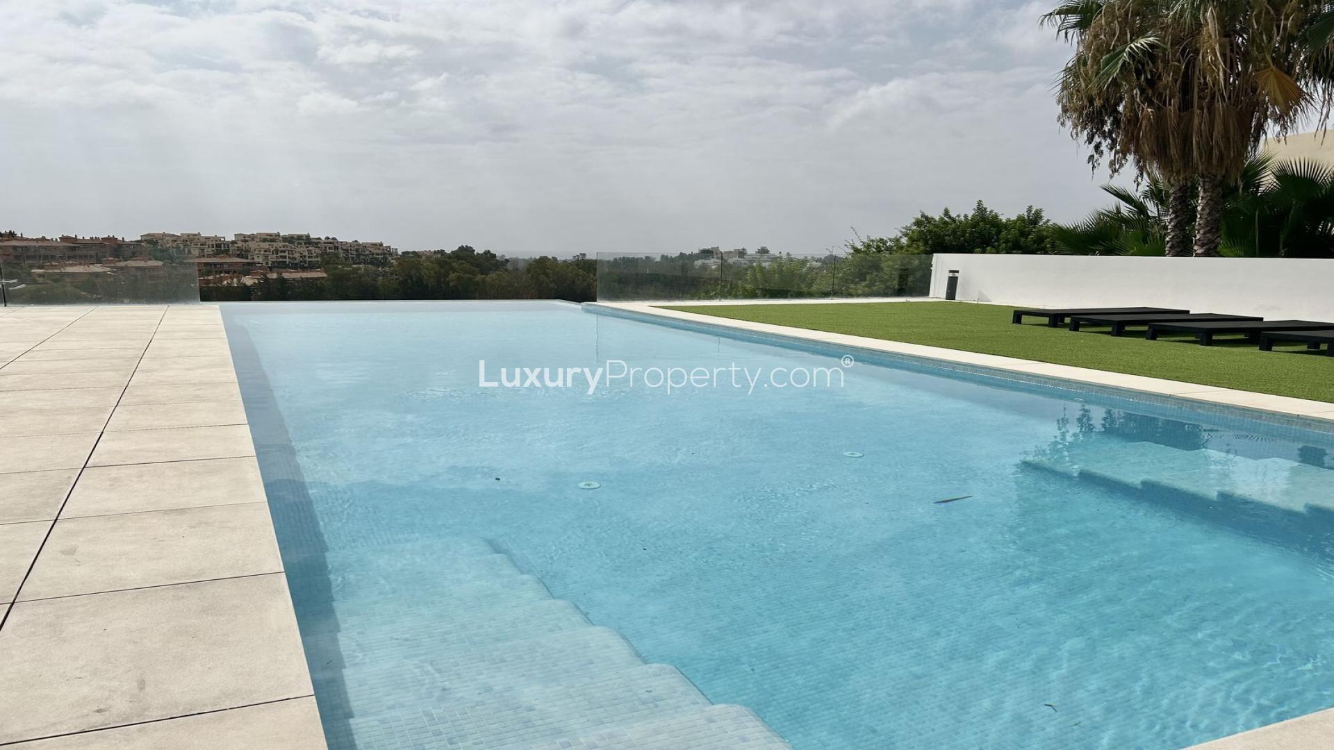 Luxury villa with pool and patio in Benahavís, Málaga for sale