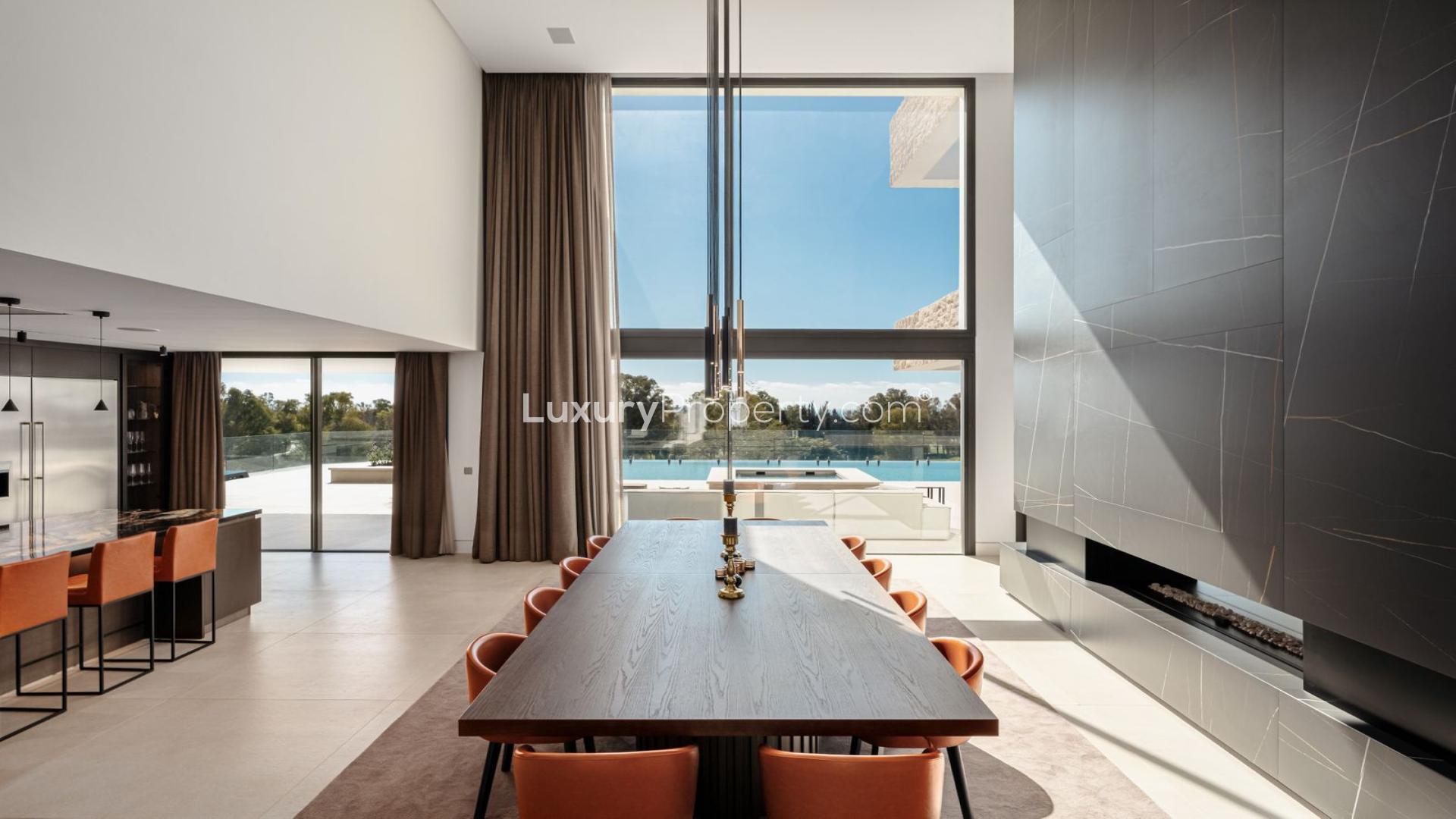 Modern villa in La Alqueria with infinity pool and stunning panoramic views, Benahavis